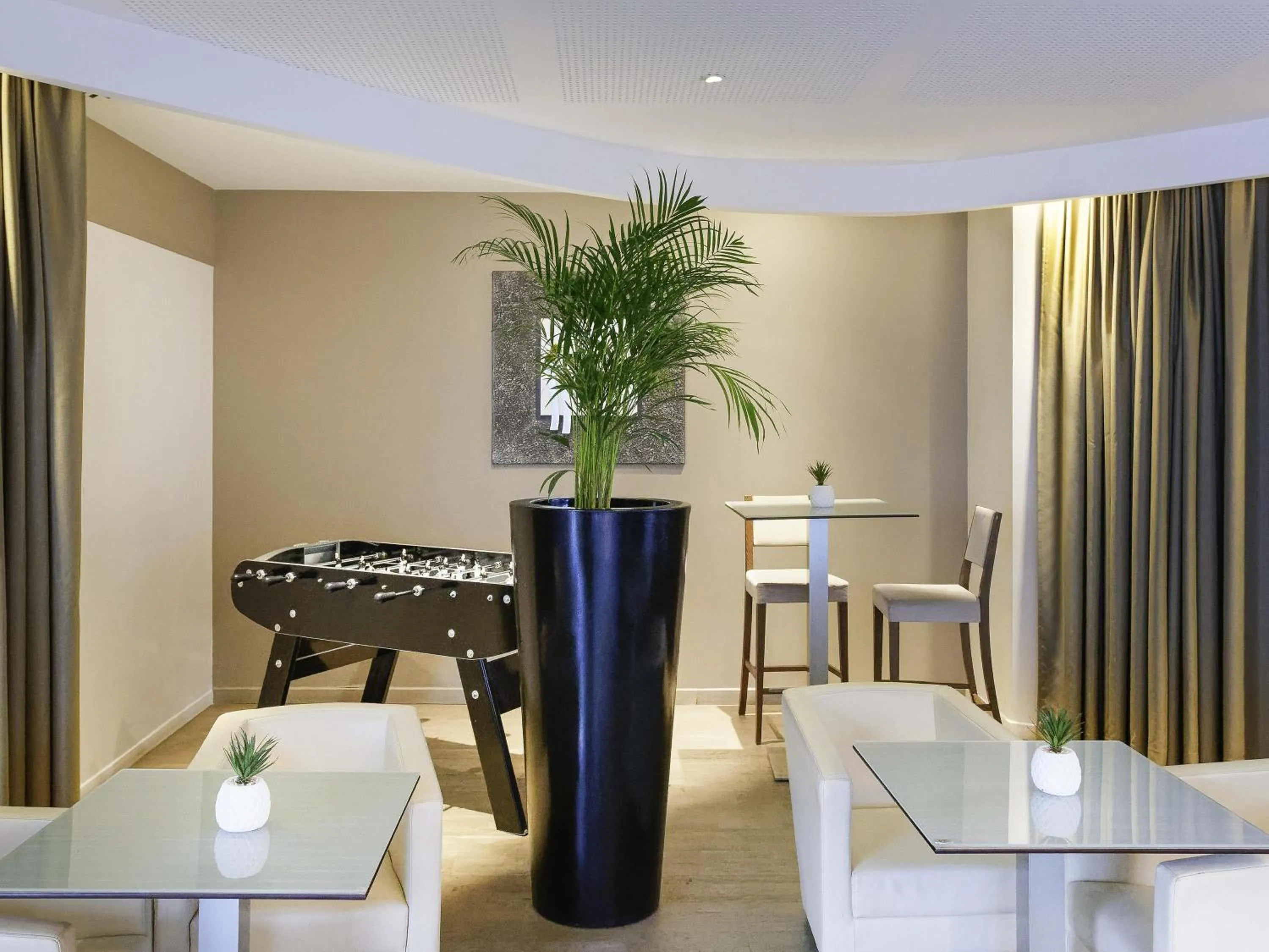 Lounge or bar in ibis Styles Chalon sur Saône