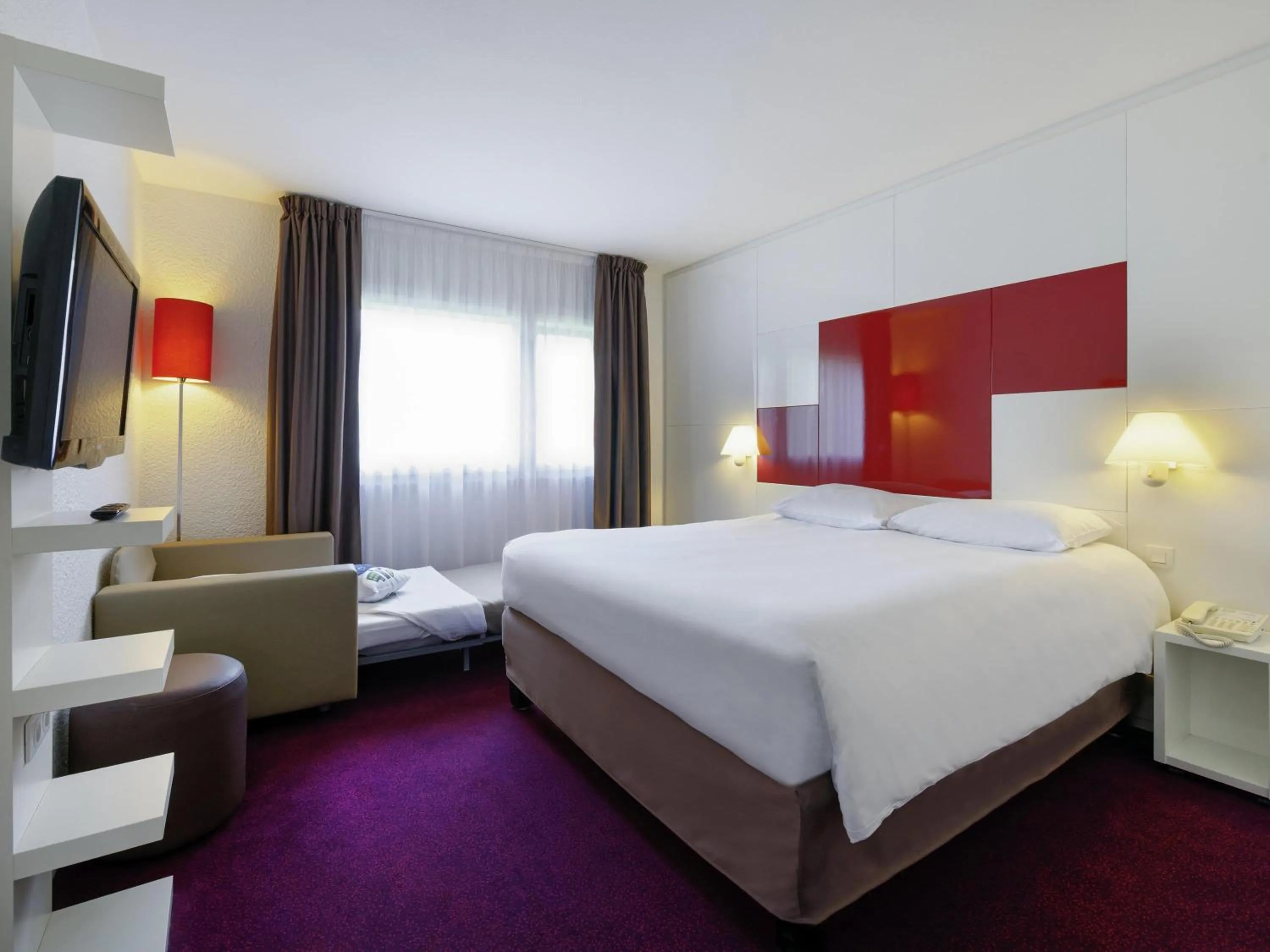 Bedroom, Bed in ibis Styles Chalon sur Saône