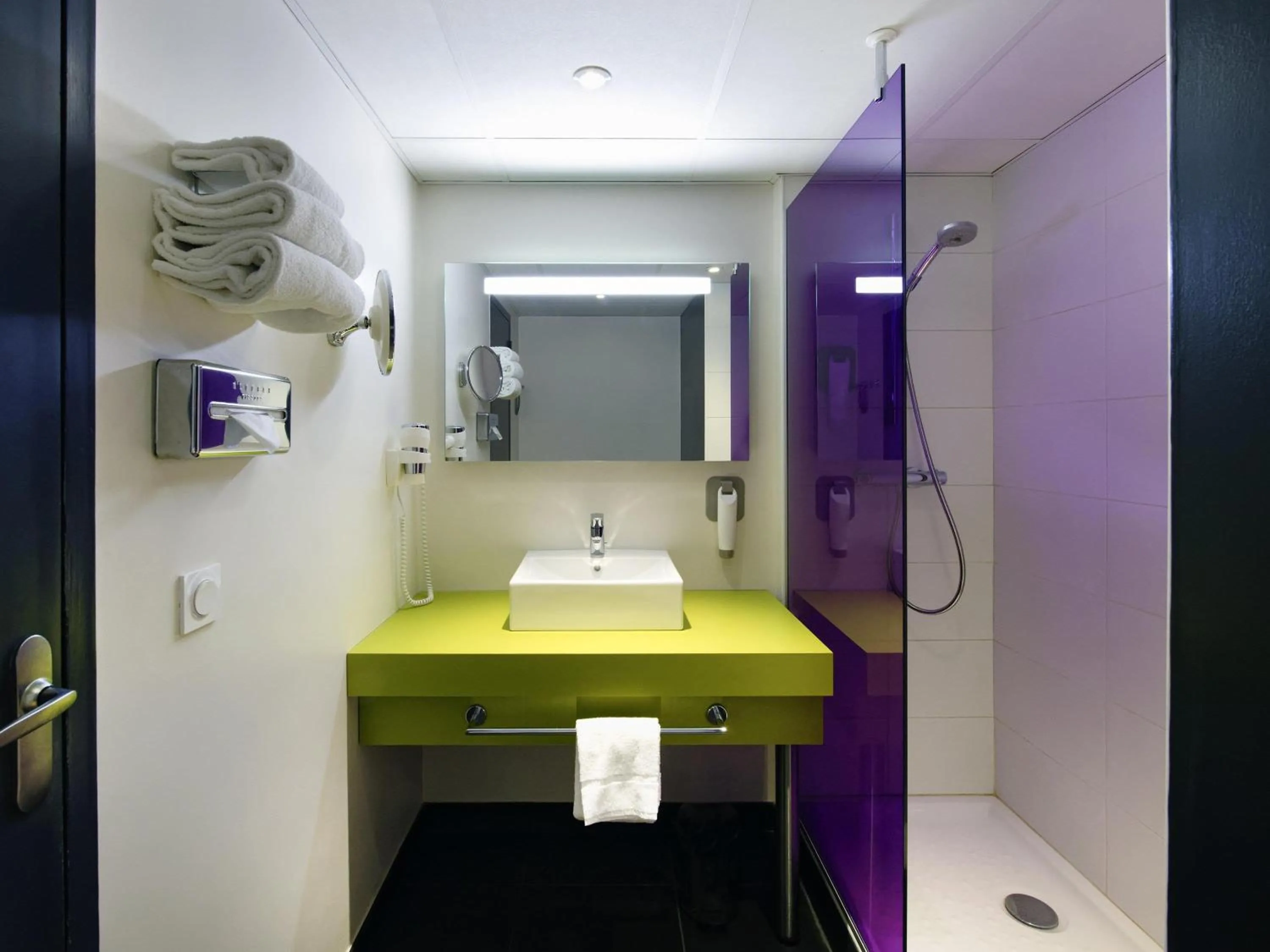 Bedroom in ibis Styles Chalon sur Saône