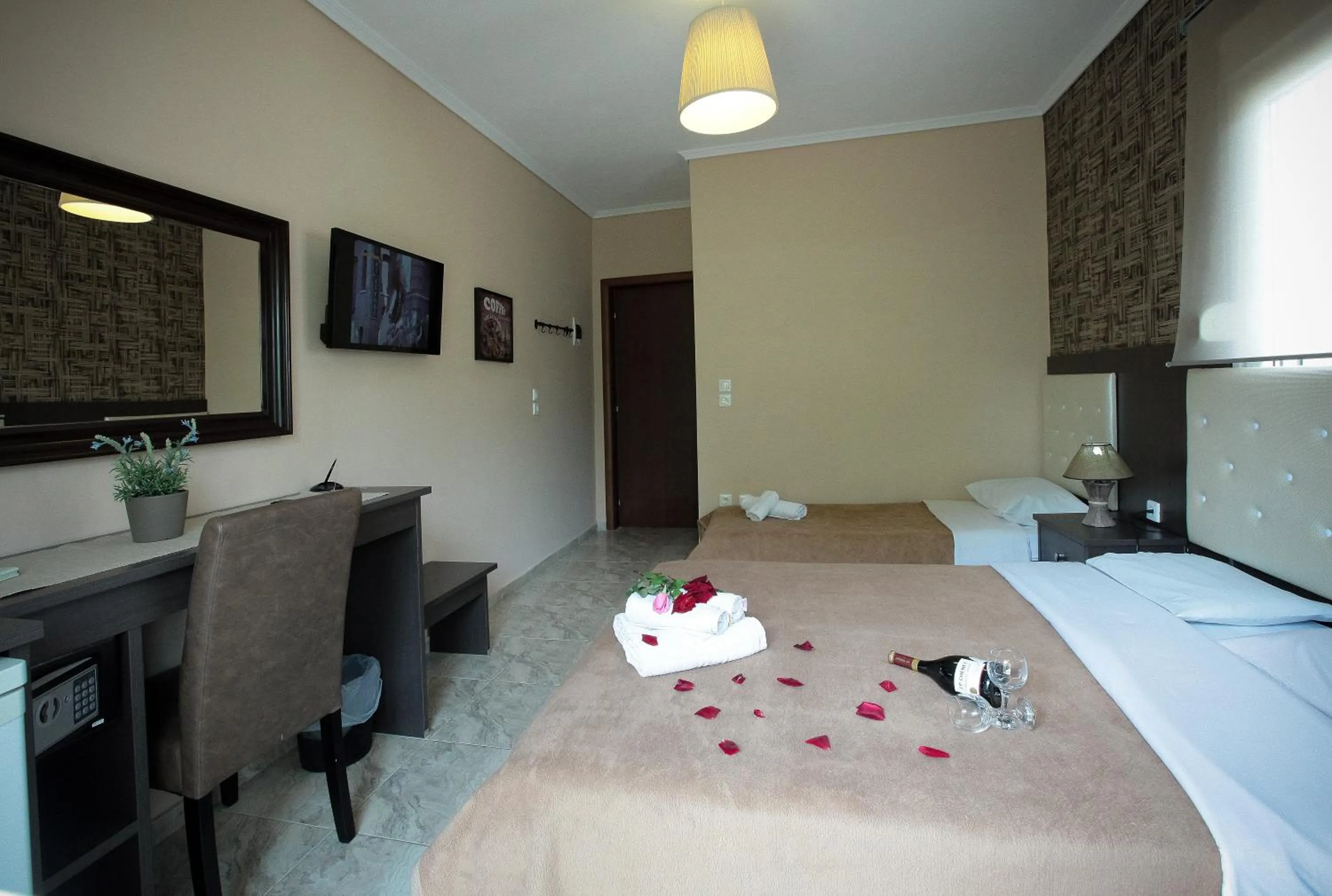 Photo of the whole room, Bed in Hotel Epavli