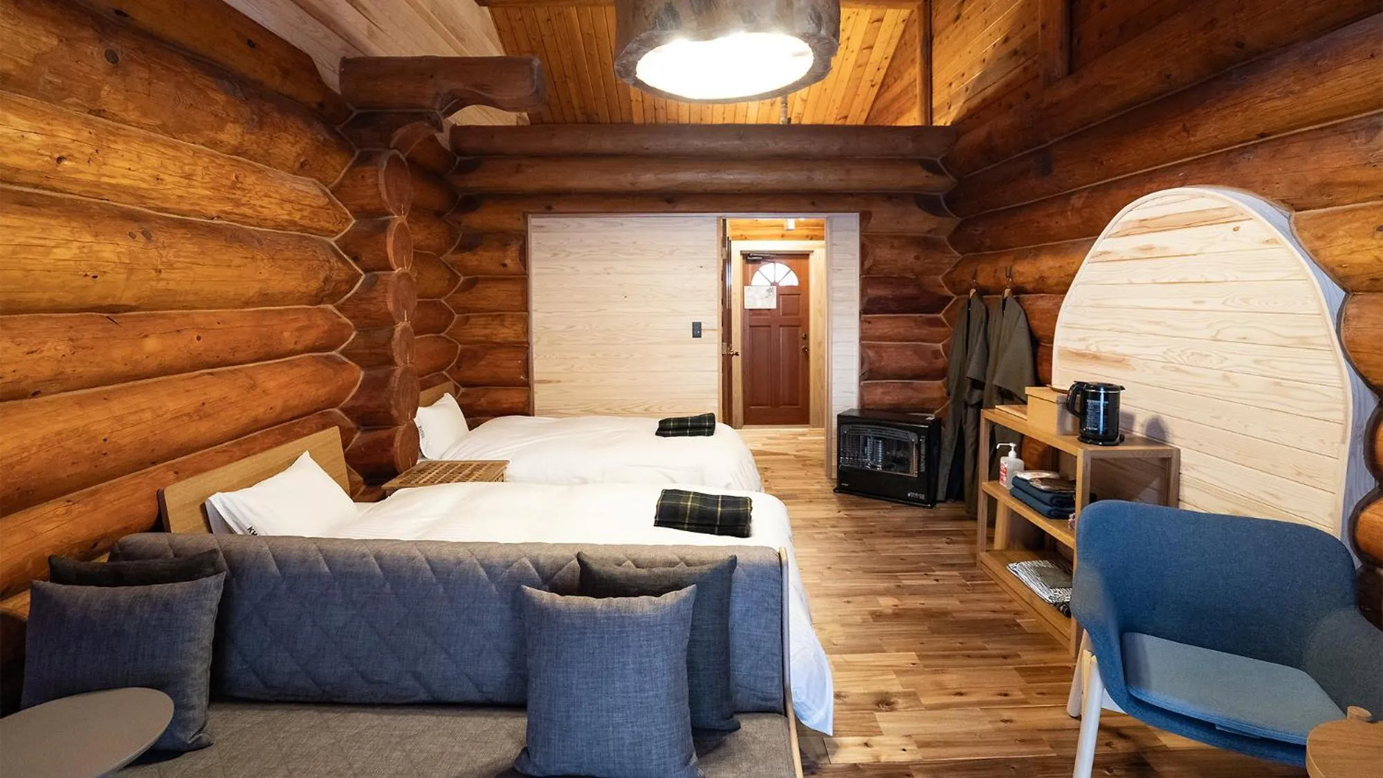 Photo of the whole room, Bed in Hacho no Yu