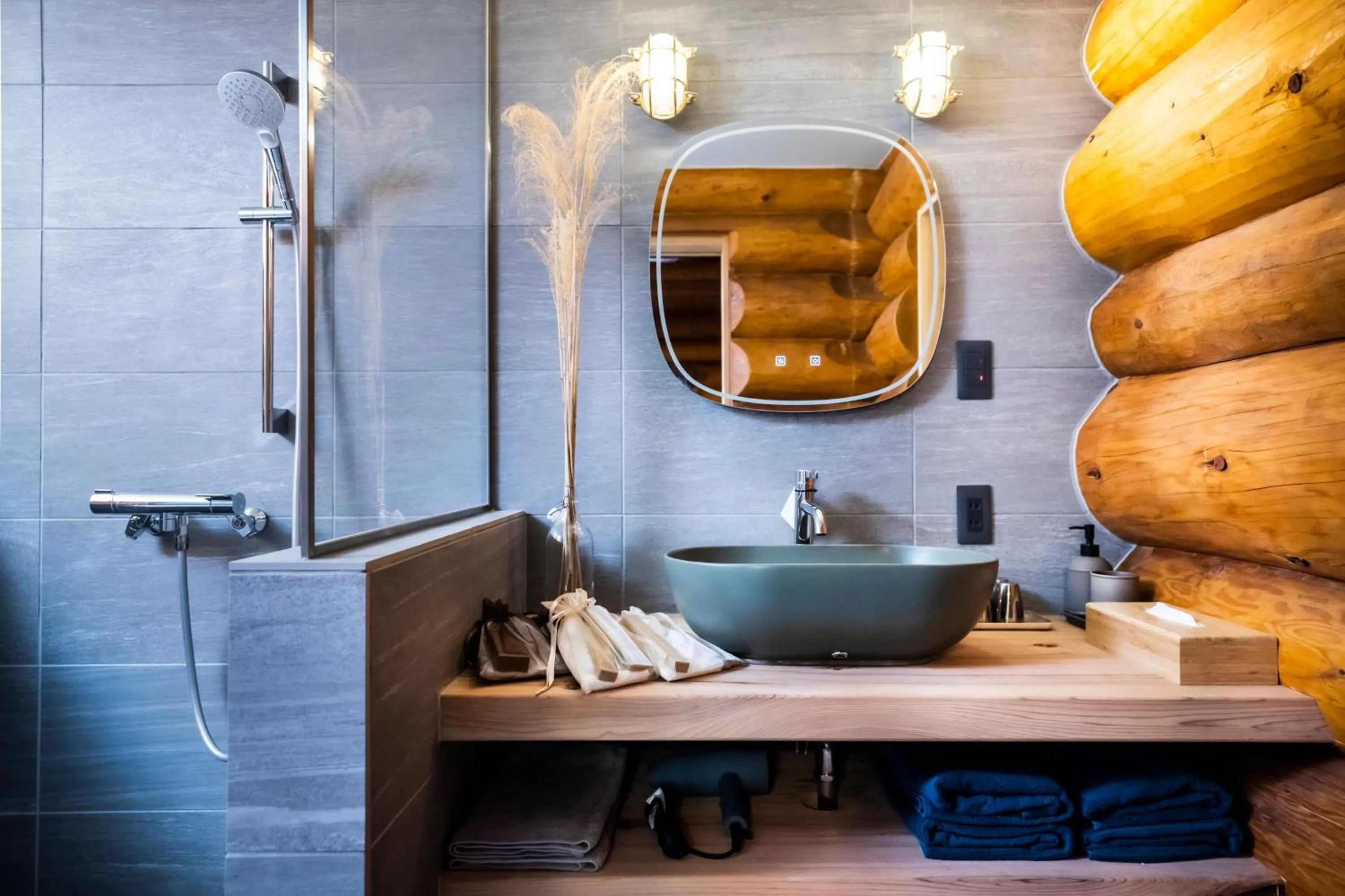 Shower in Hacho no Yu