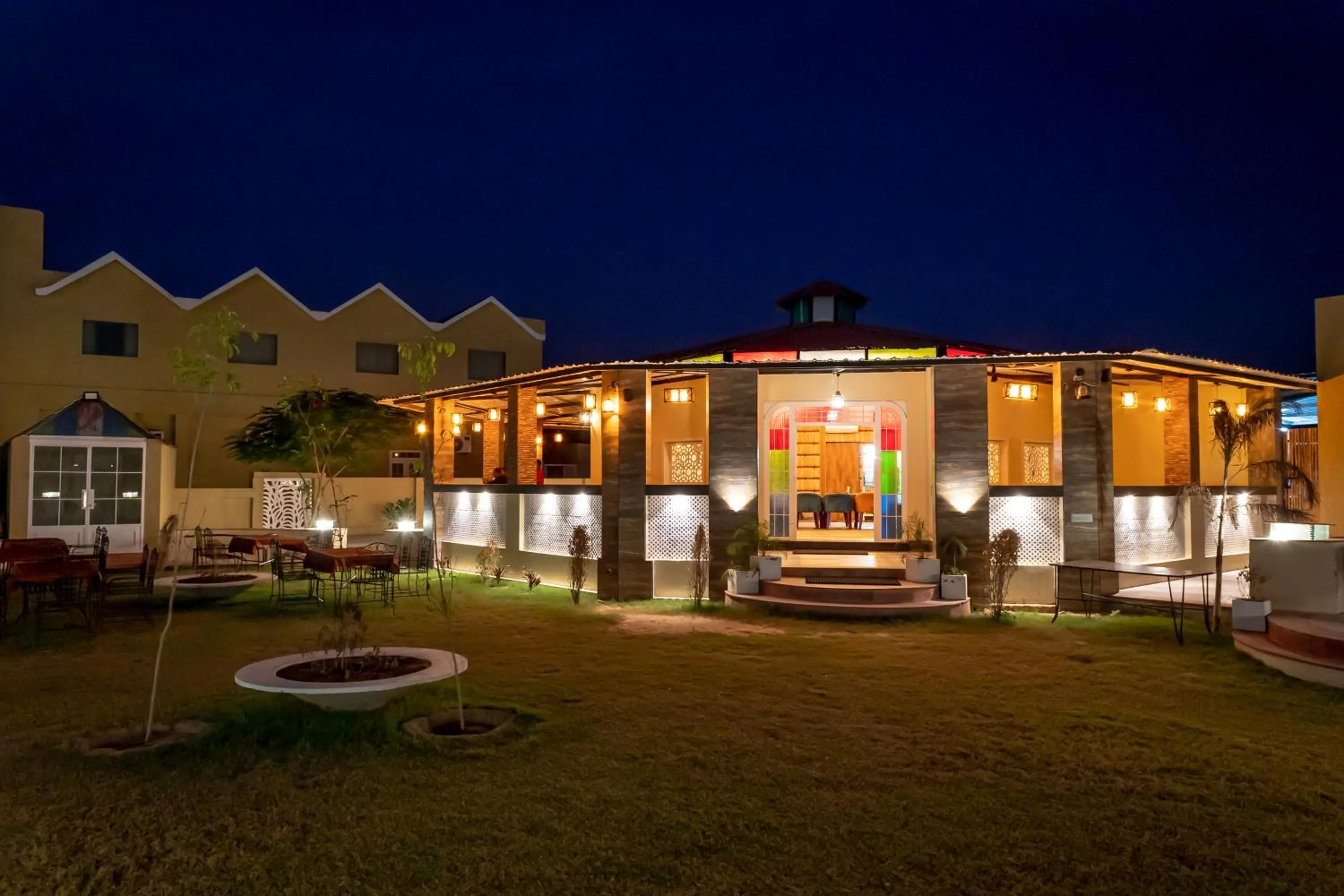 Restaurant/places to eat in Riddhi Siddhi Resorts