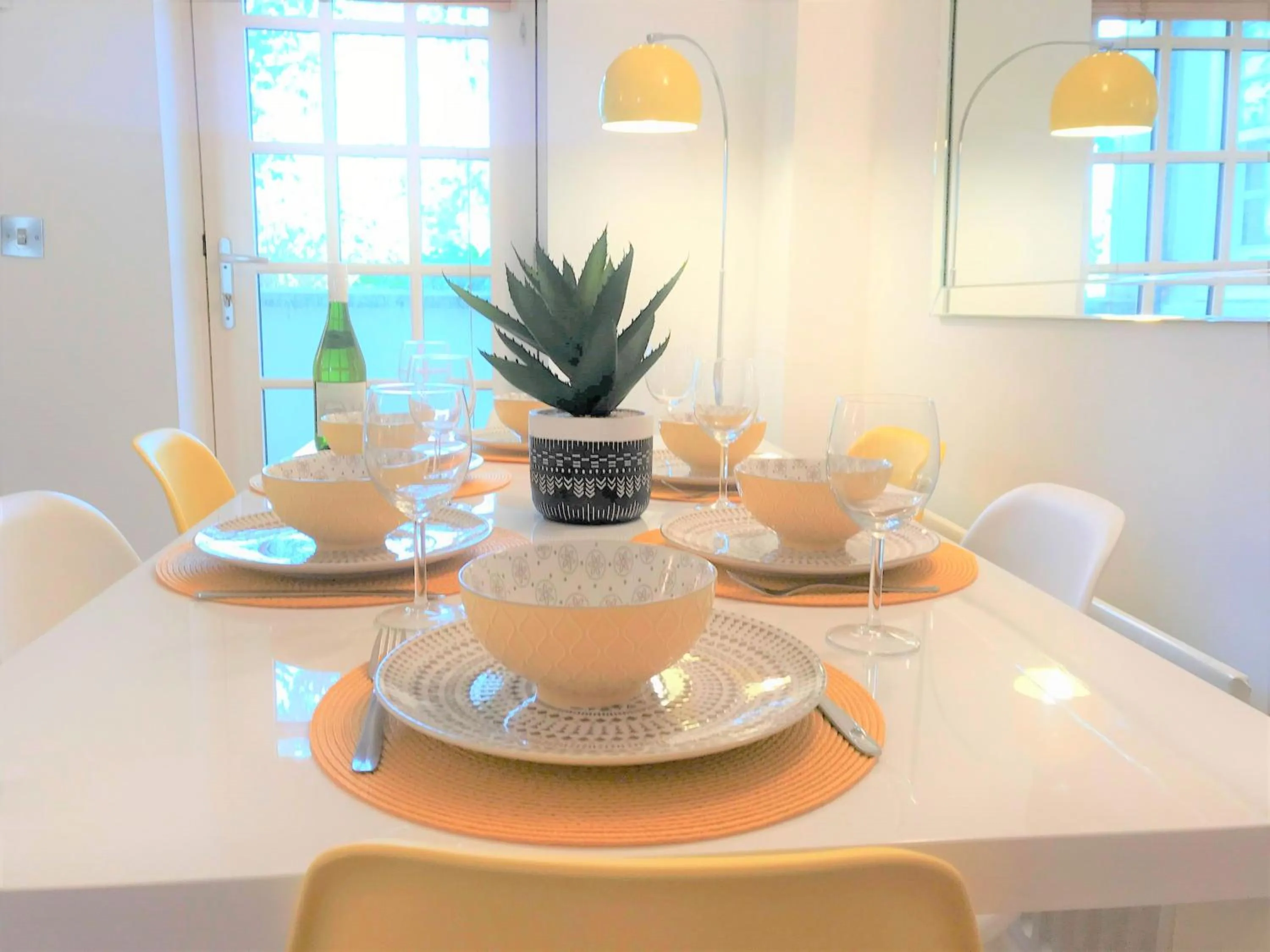 Dining area in Seaside Cottage with Parking