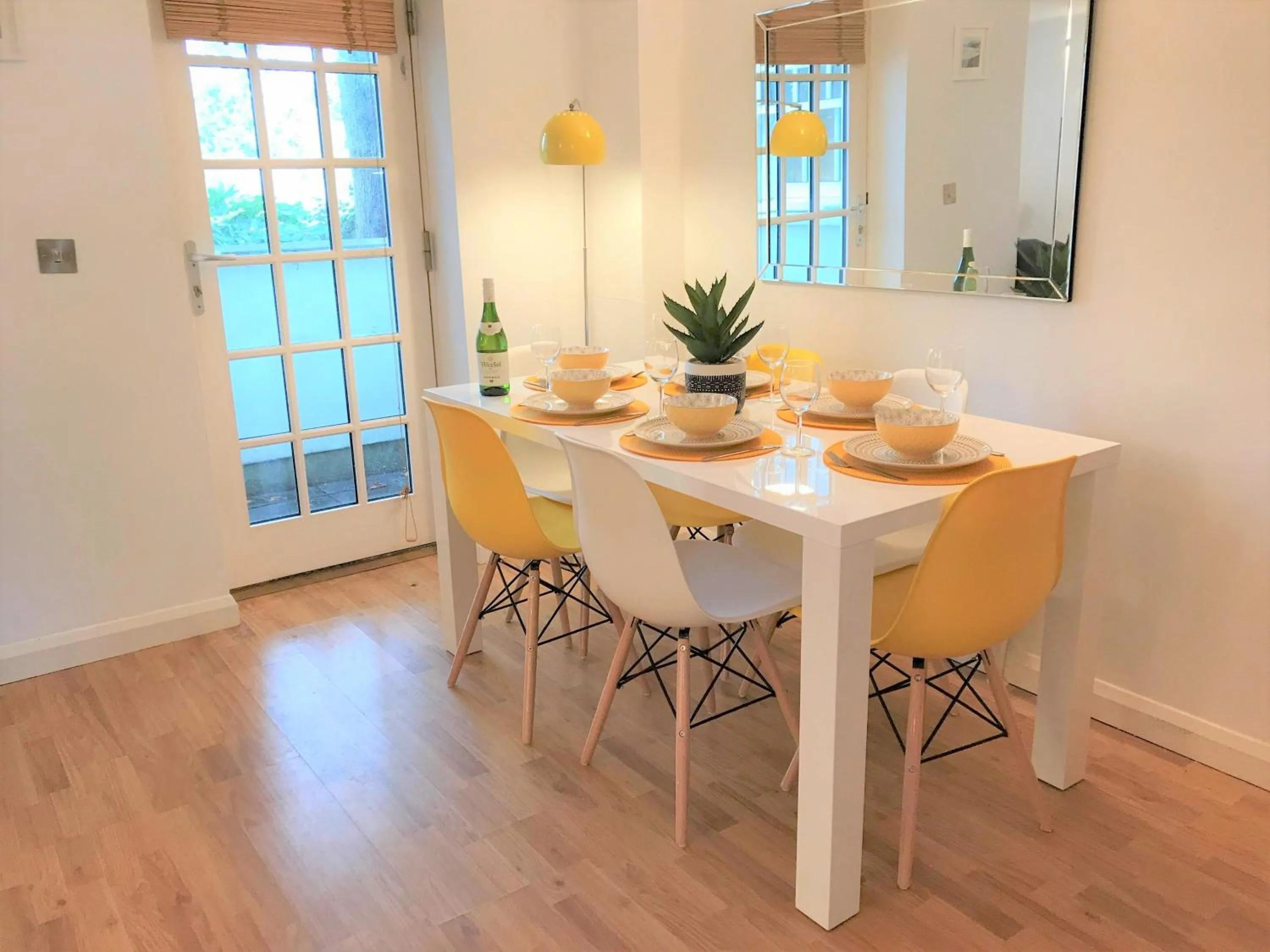 Dining area in Seaside Cottage with Parking