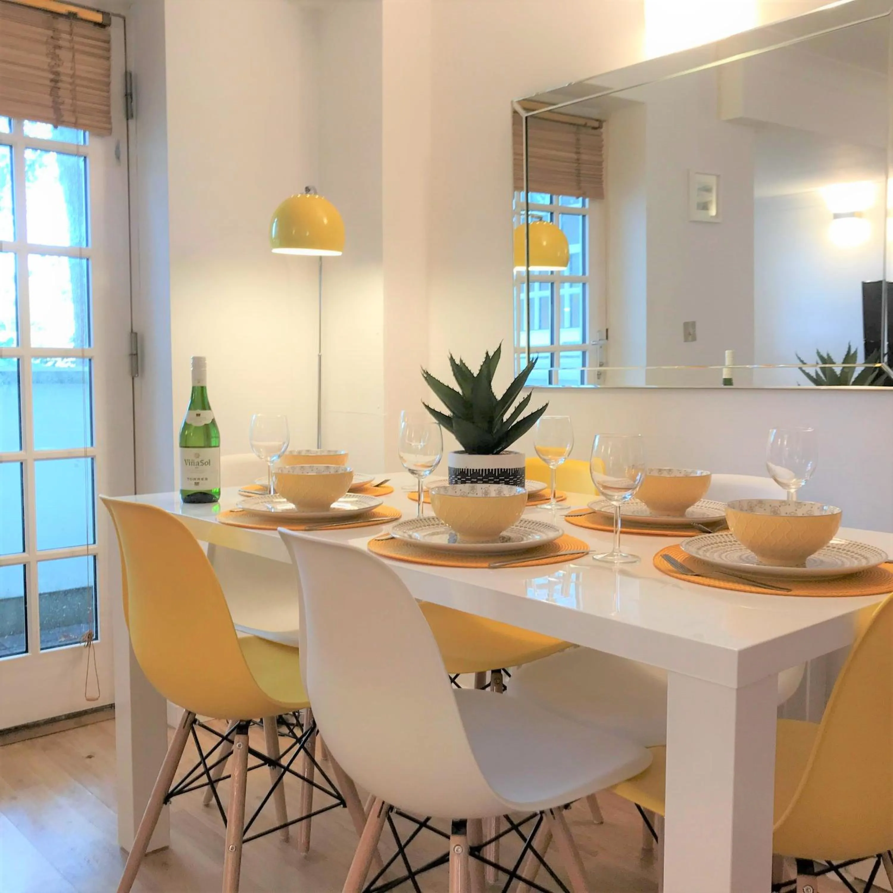 Dining area in Seaside Cottage with Parking
