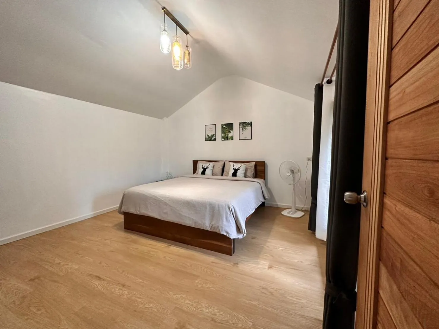 Bedroom, Bed in Jungle guest house