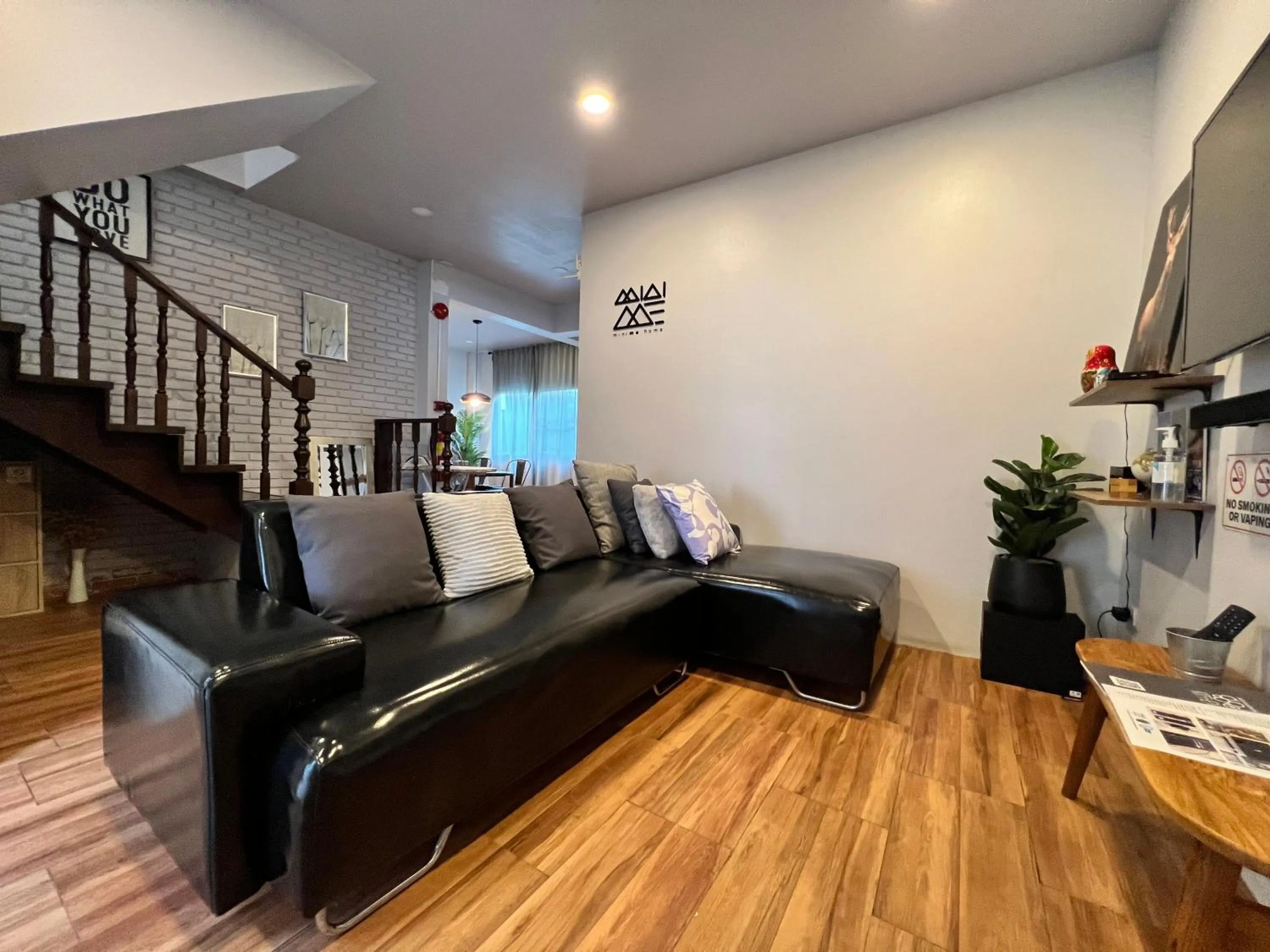 TV and multimedia in Mini-ME Home, A Cozy Entire House in Old City