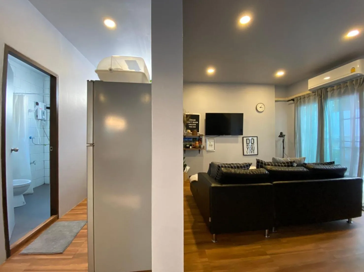 TV and multimedia in Mini-ME Home, A Cozy Entire House in Old City