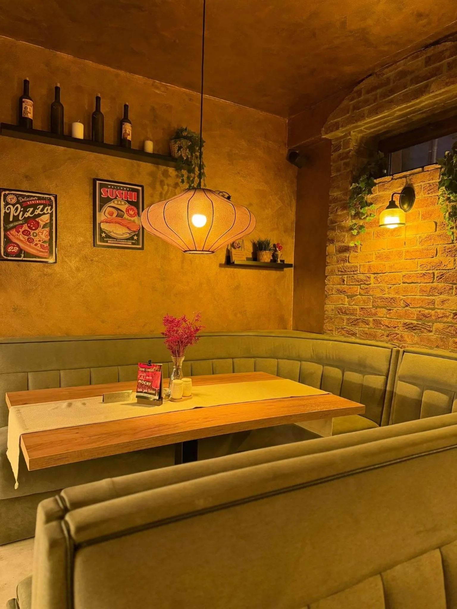 Restaurant/places to eat in Hotel Dana