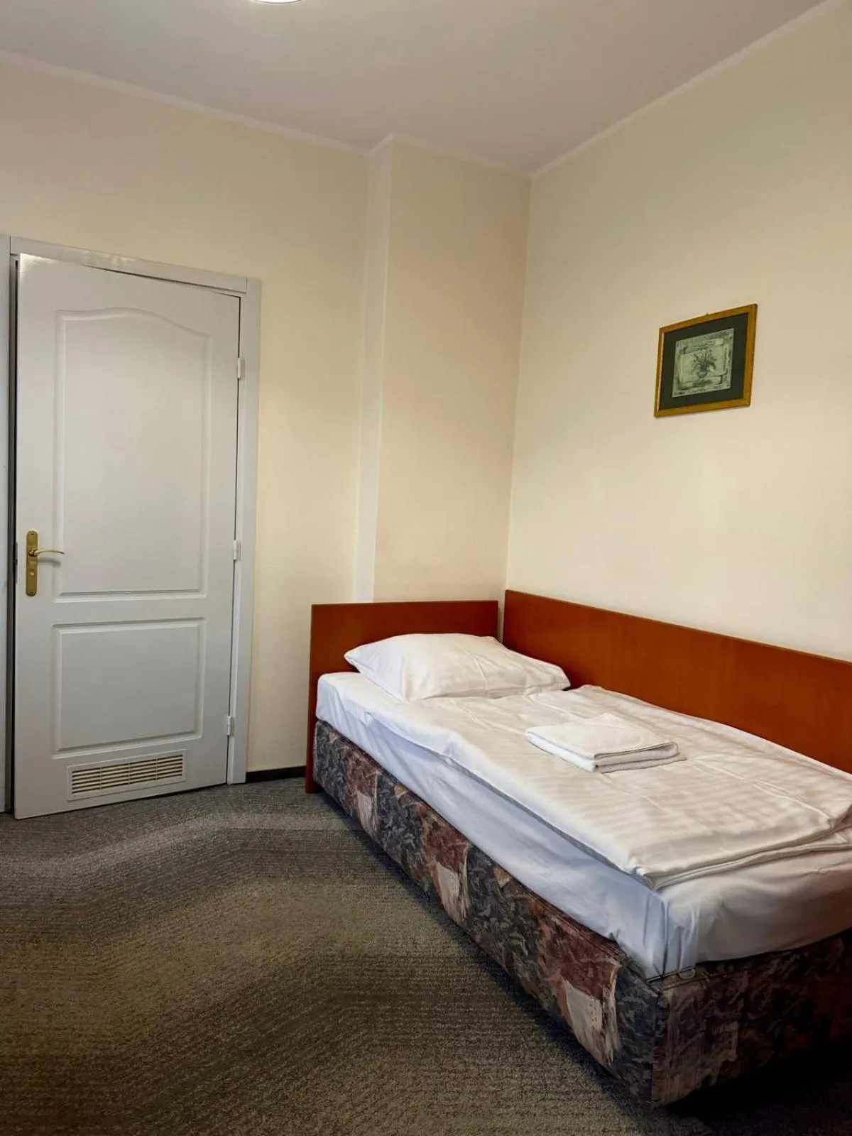 Bed in Hotel Dana