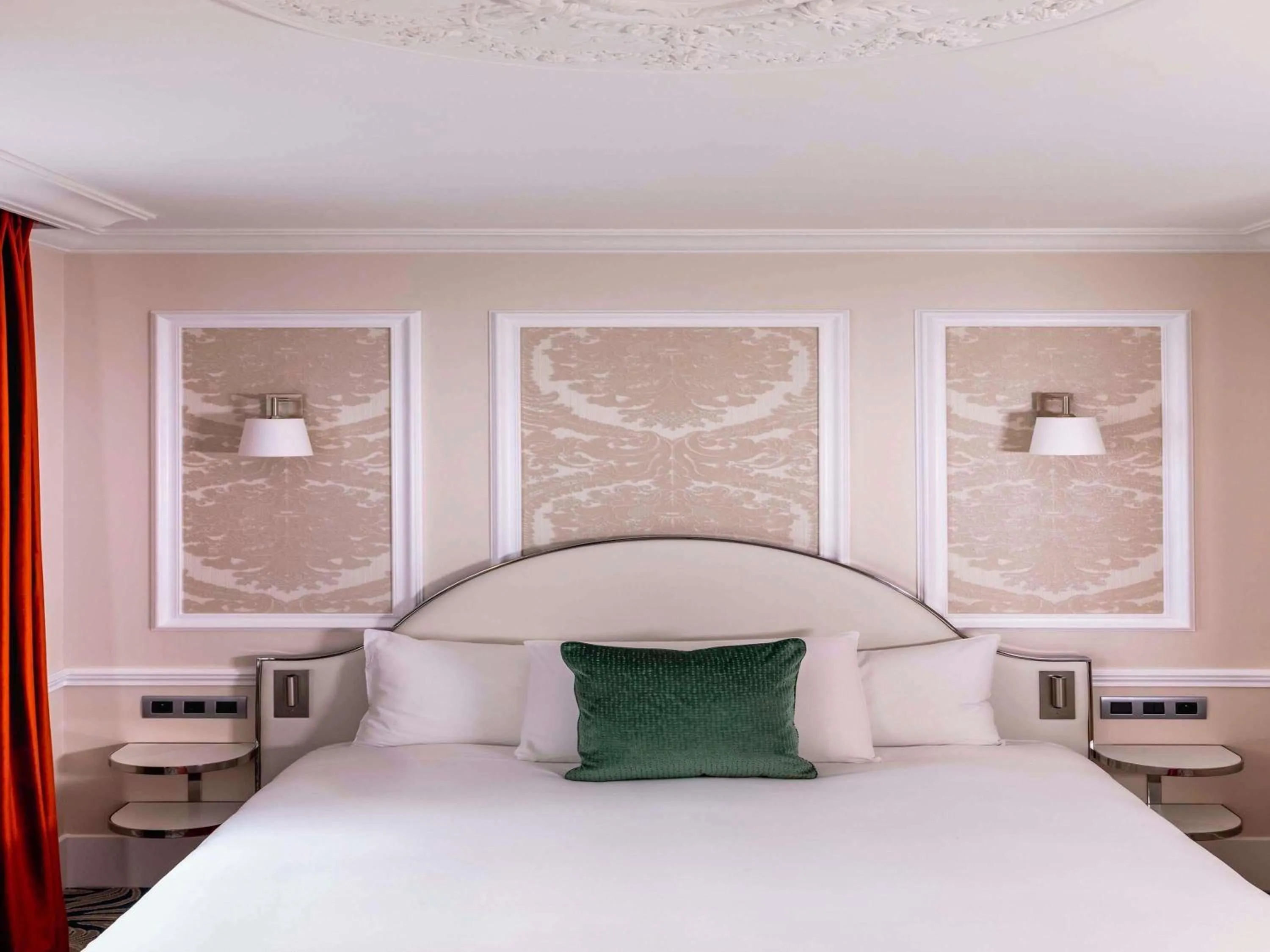 Bedroom, Bed in Hotel Mercure La Sorbonne Saint-Germain-des-Prés