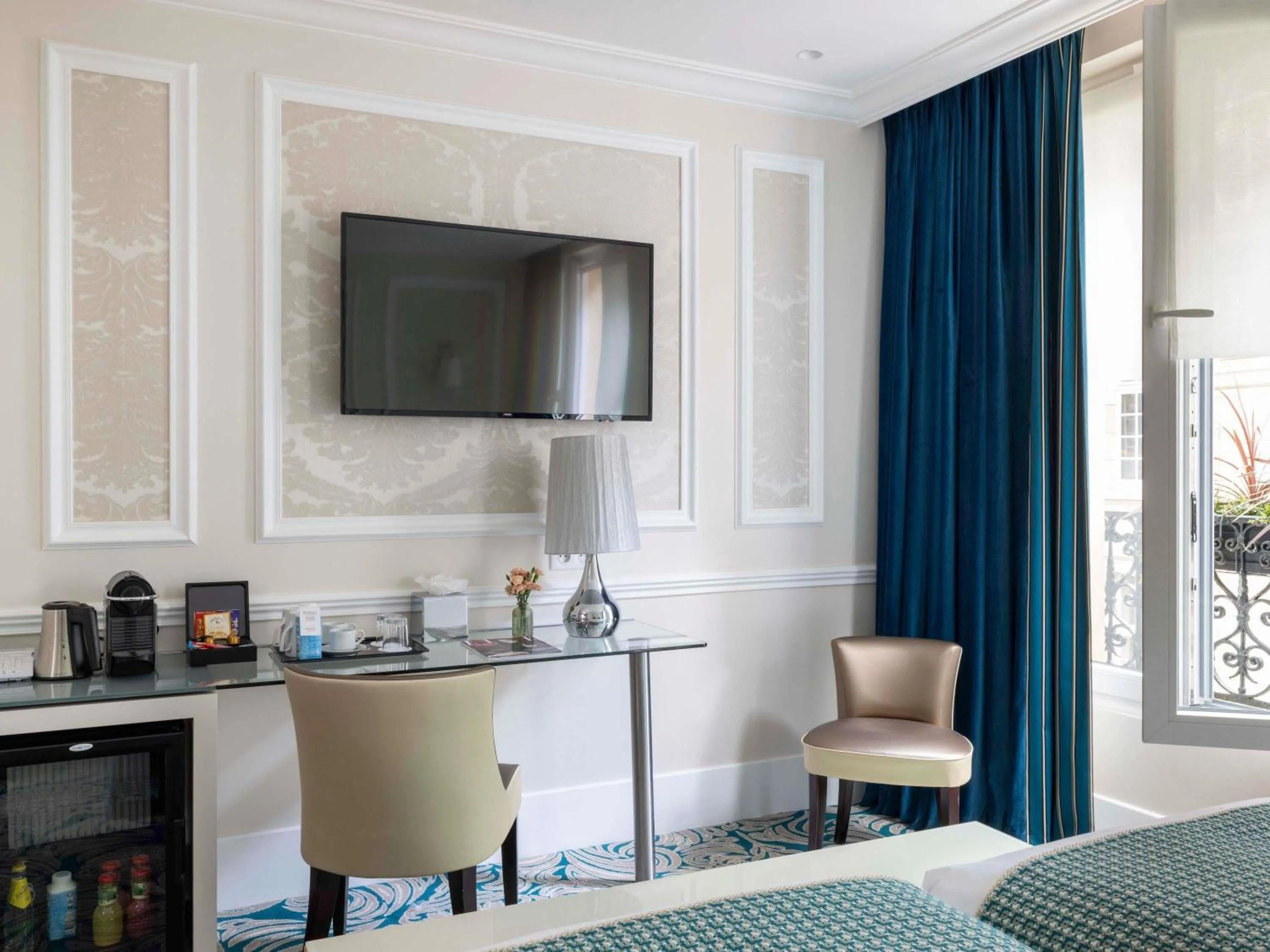 Bedroom, Bed in Hotel Mercure La Sorbonne Saint-Germain-des-Prés