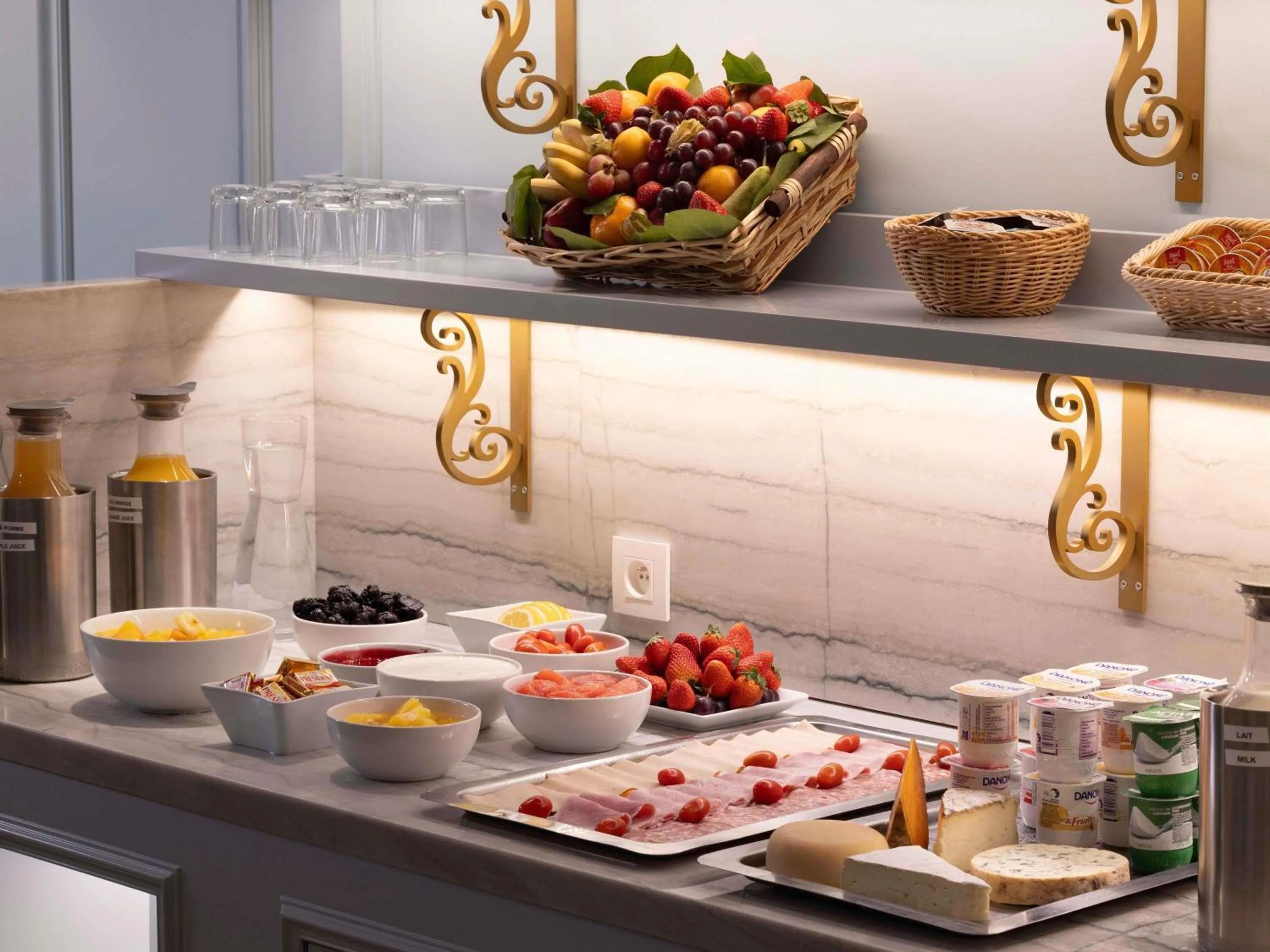 Breakfast in Hotel Mercure La Sorbonne Saint-Germain-des-Prés