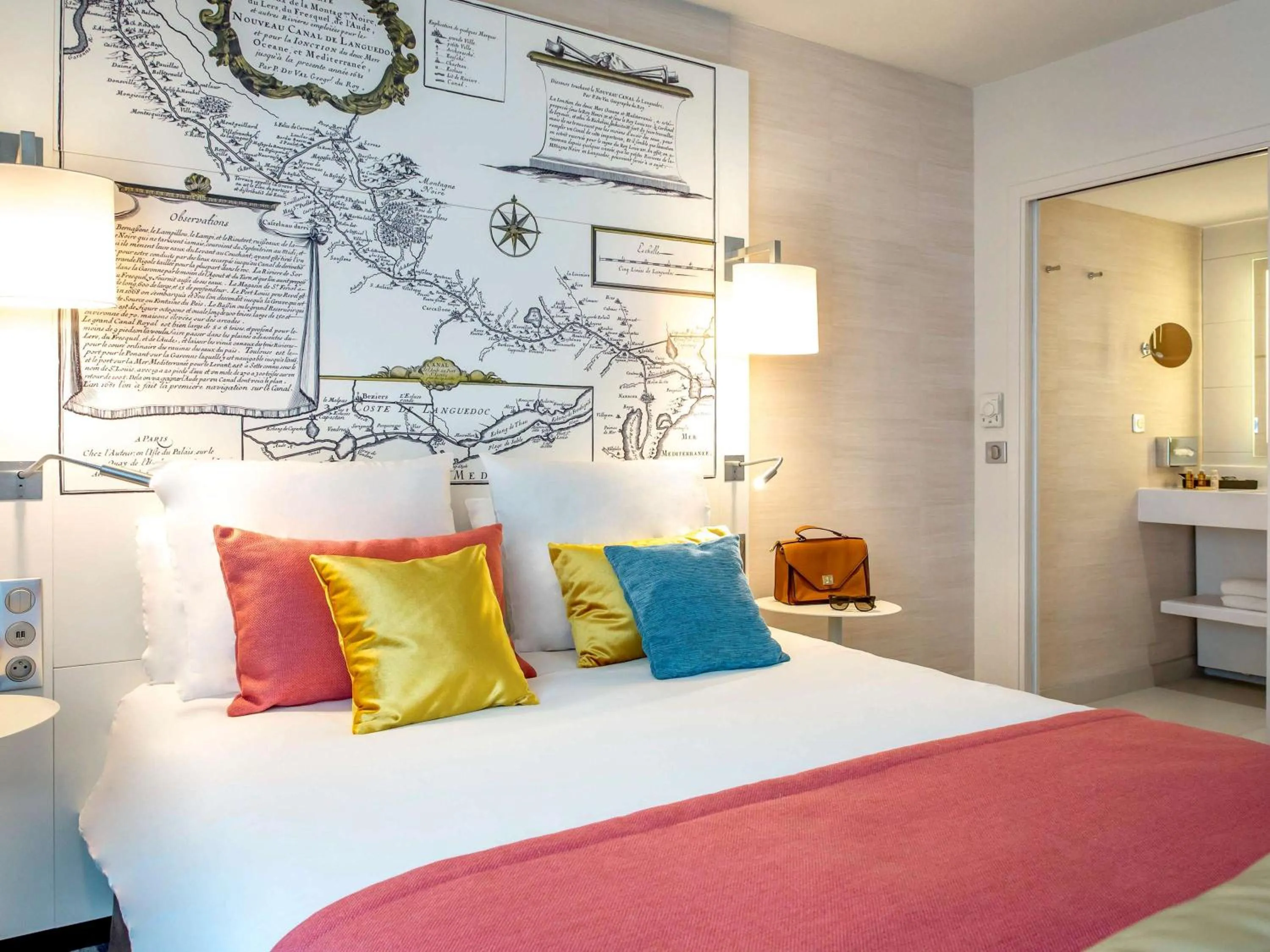 Photo of the whole room, Bed in Mercure Béziers