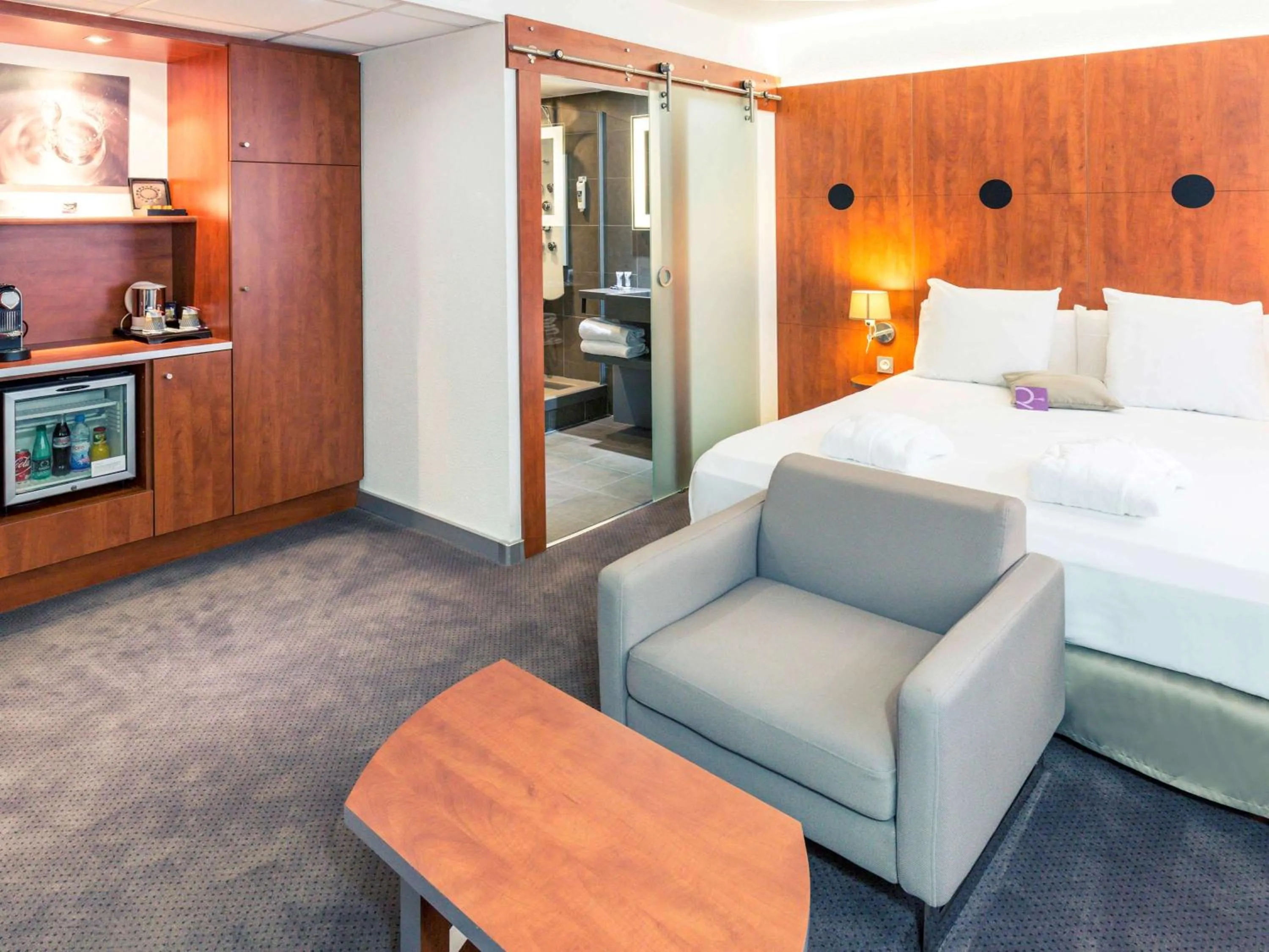 Property building, Bed in Mercure Béziers