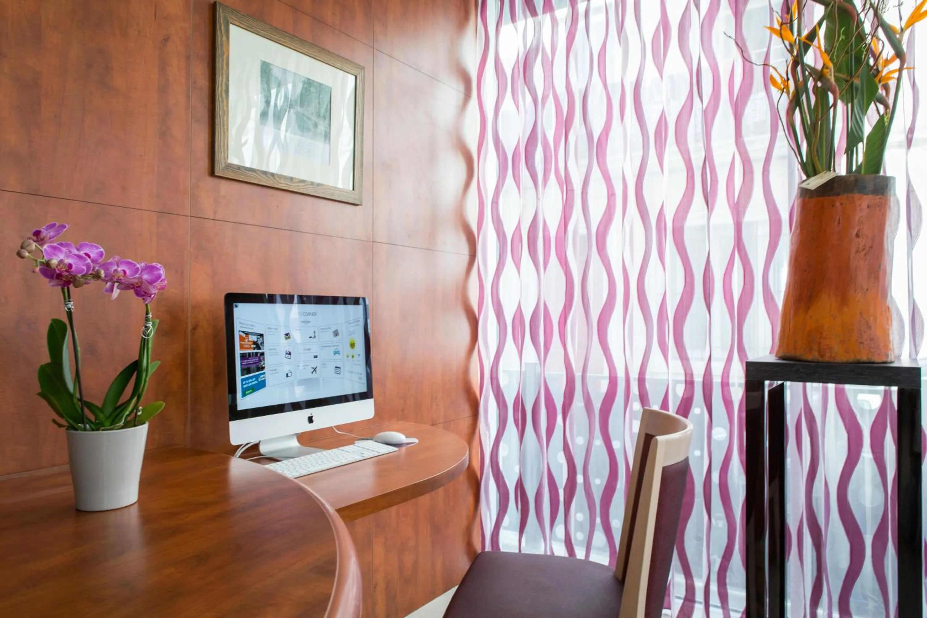 Lobby or reception in Mercure Béziers