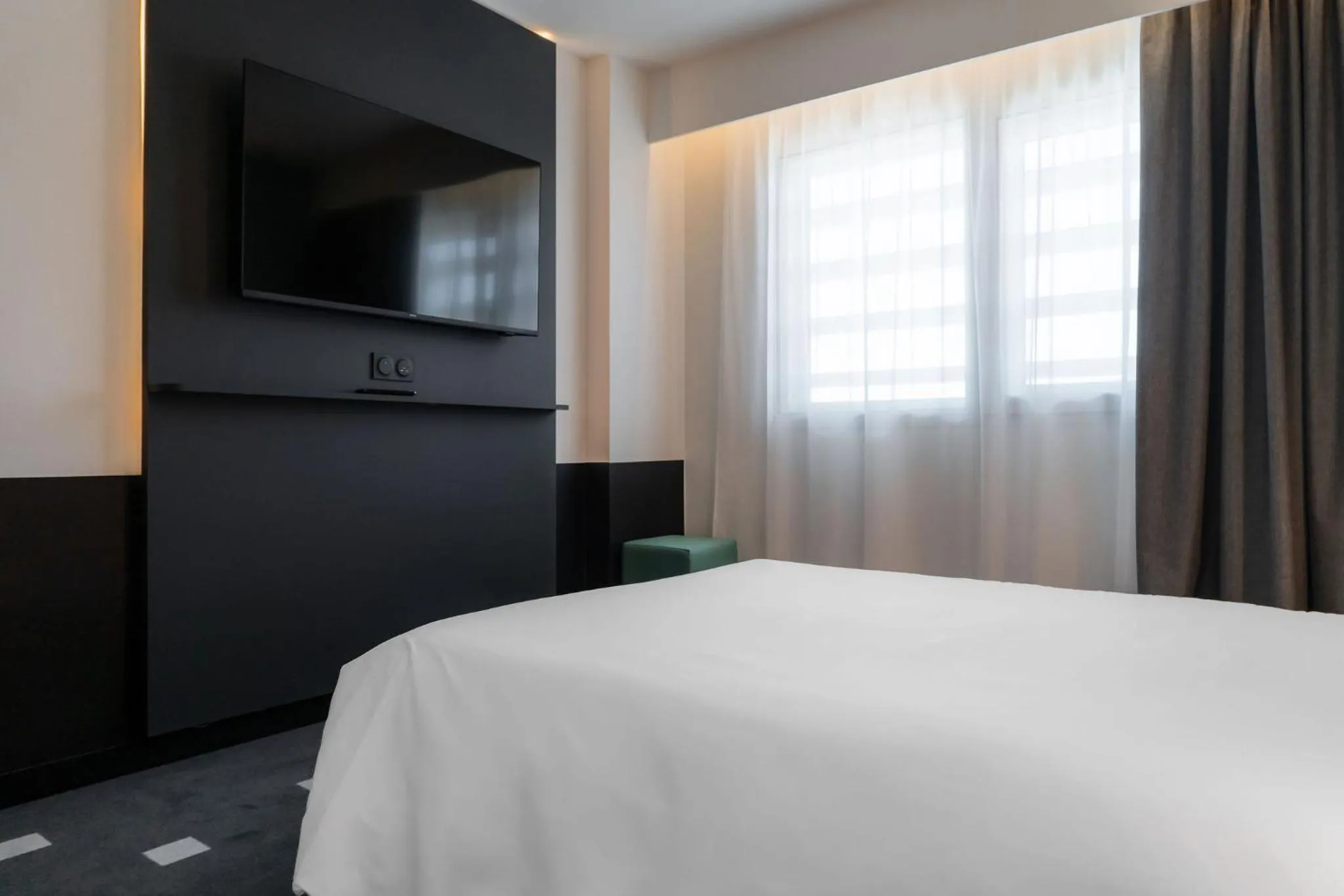 Bedroom, Bed in ibis Styles Béziers Centre