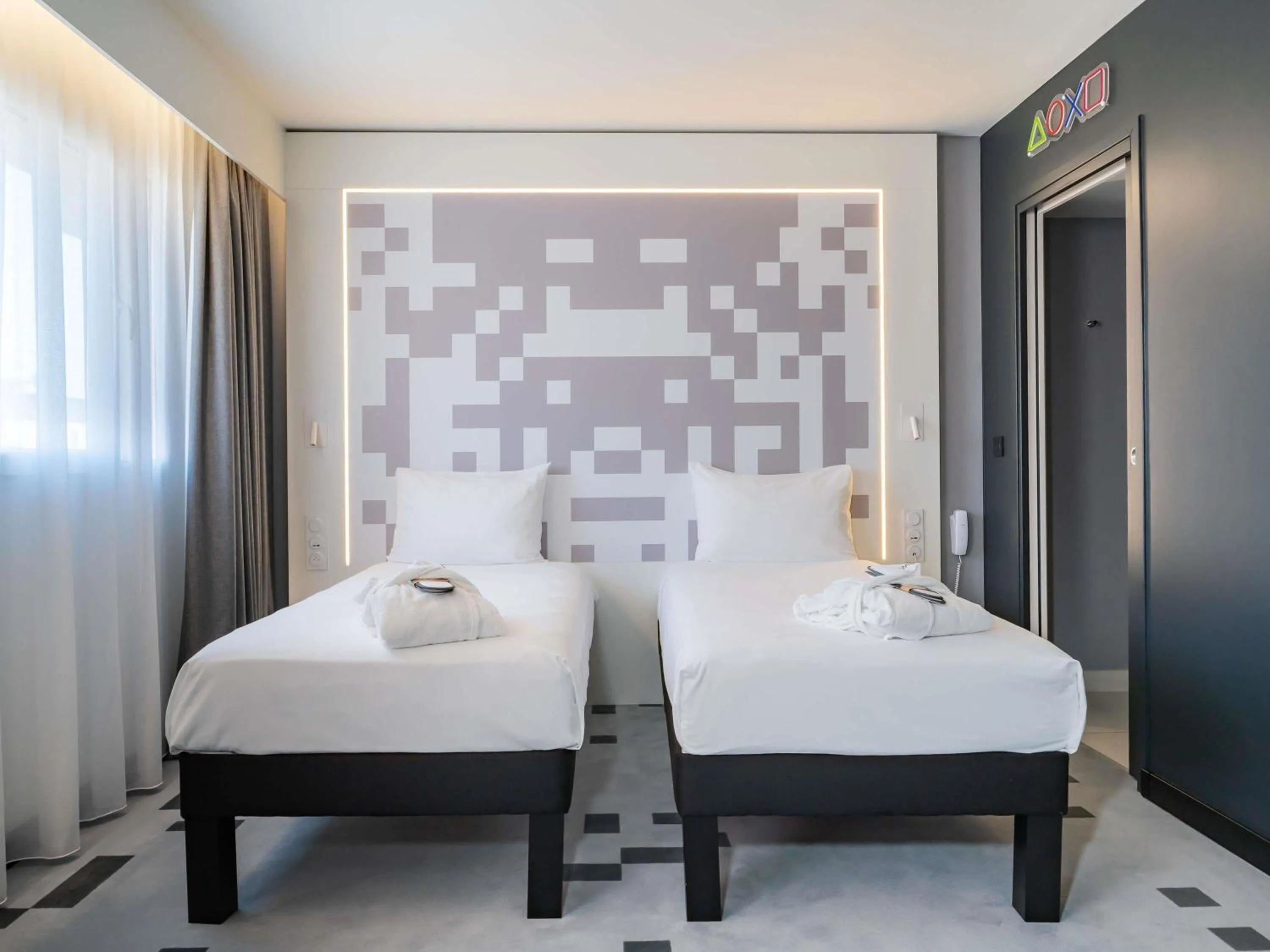 Bedroom, Bed in Mercure Béziers