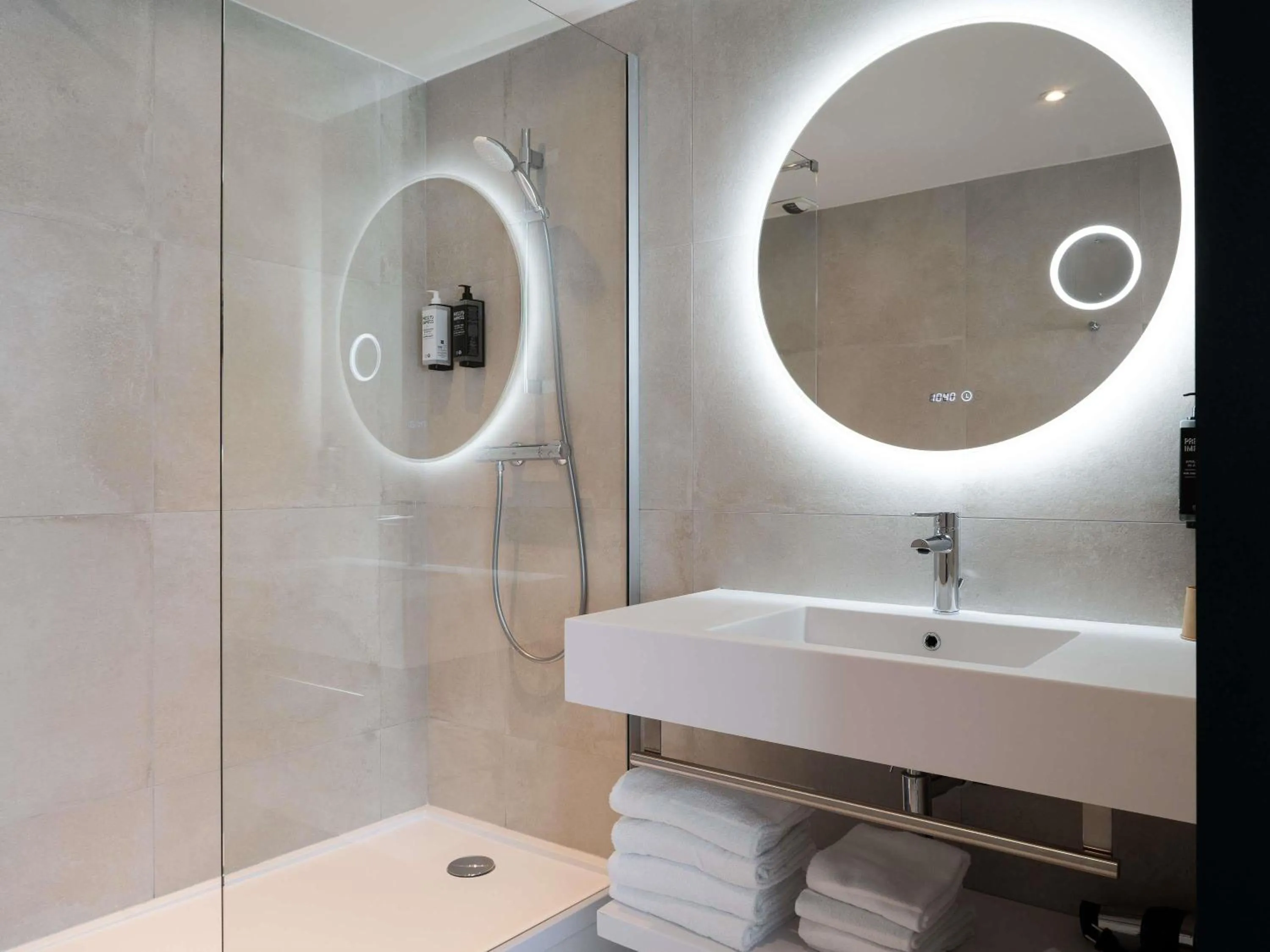 Bedroom in ibis Styles Béziers Centre