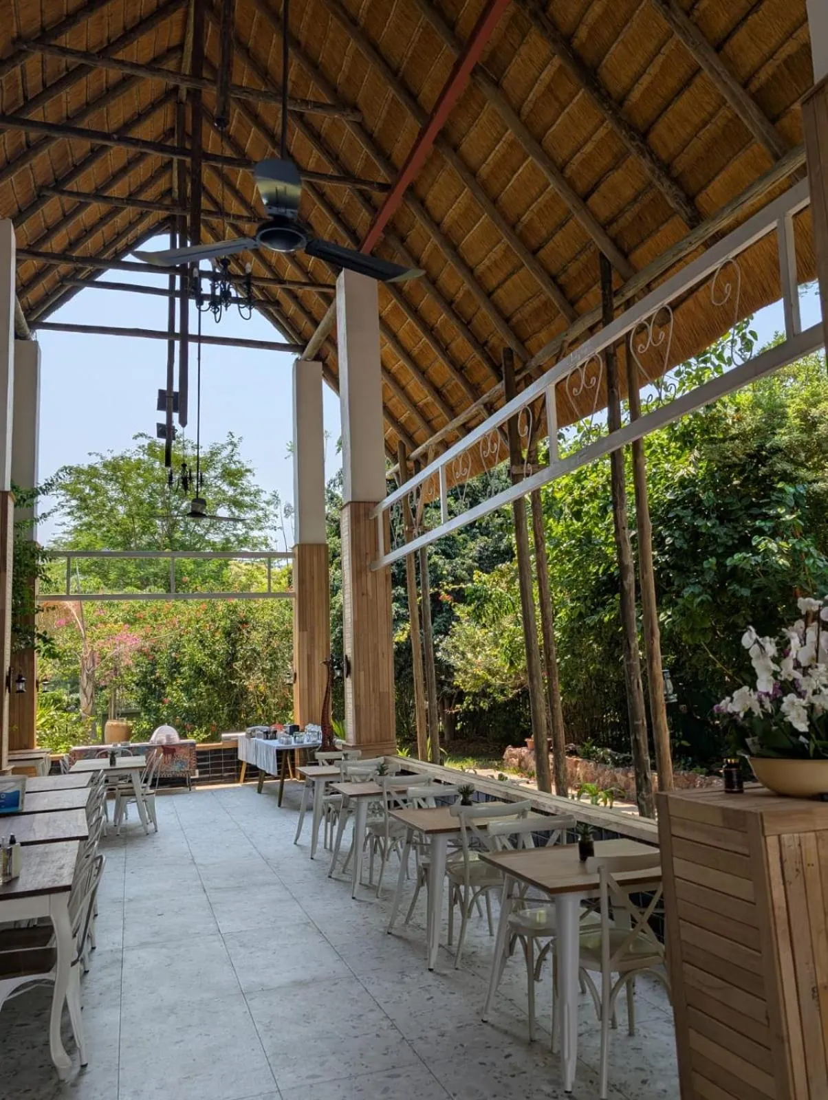 Restaurant/places to eat in Sunbirds Lodge Chobe