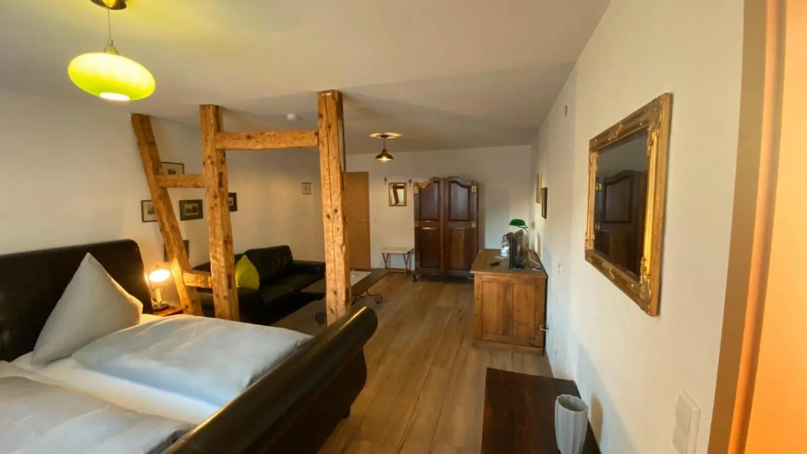 Photo of the whole room, Bed in Hotel-Krone-Lounge