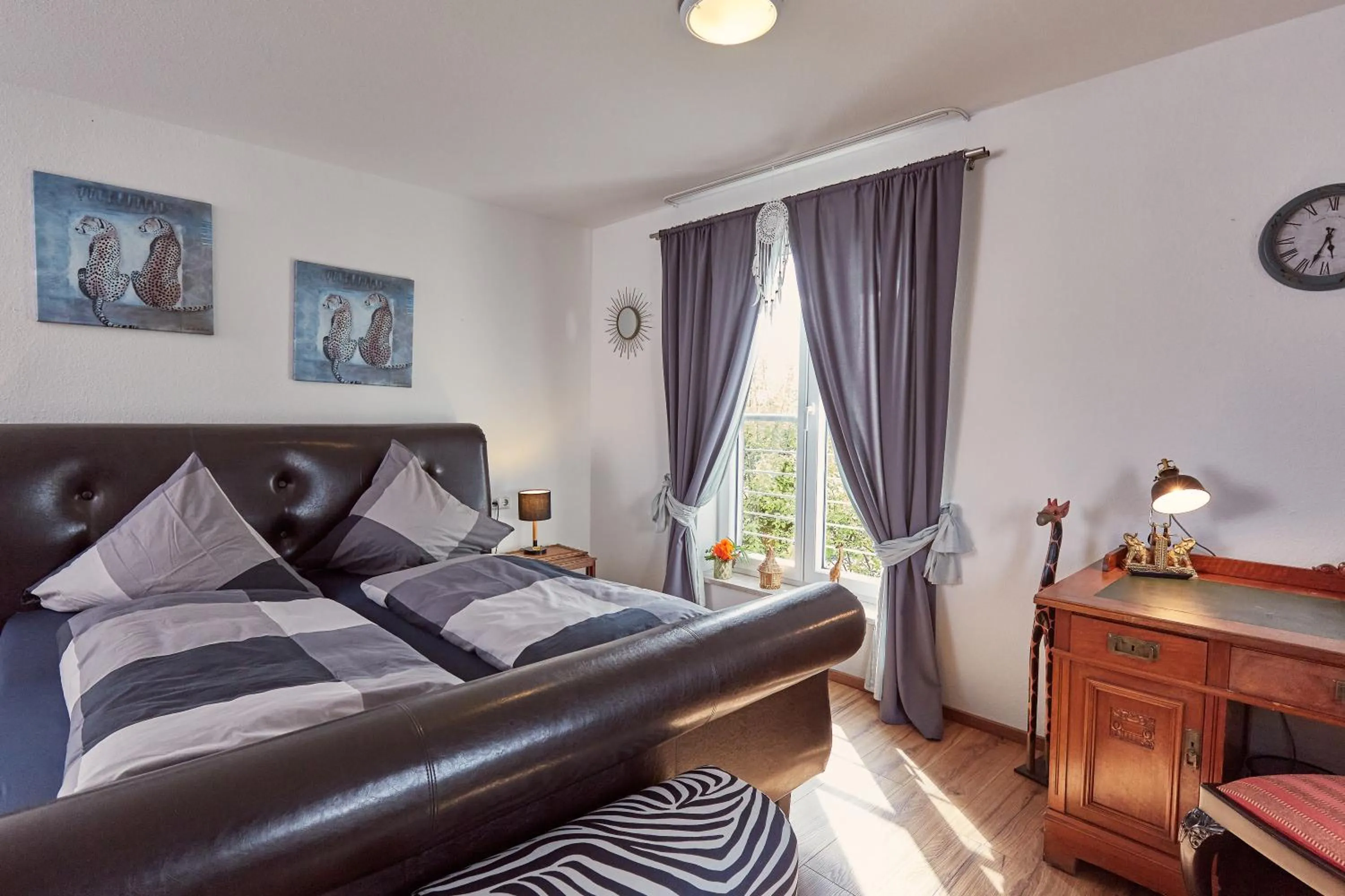 Photo of the whole room, Bed in Hotel-Krone-Lounge