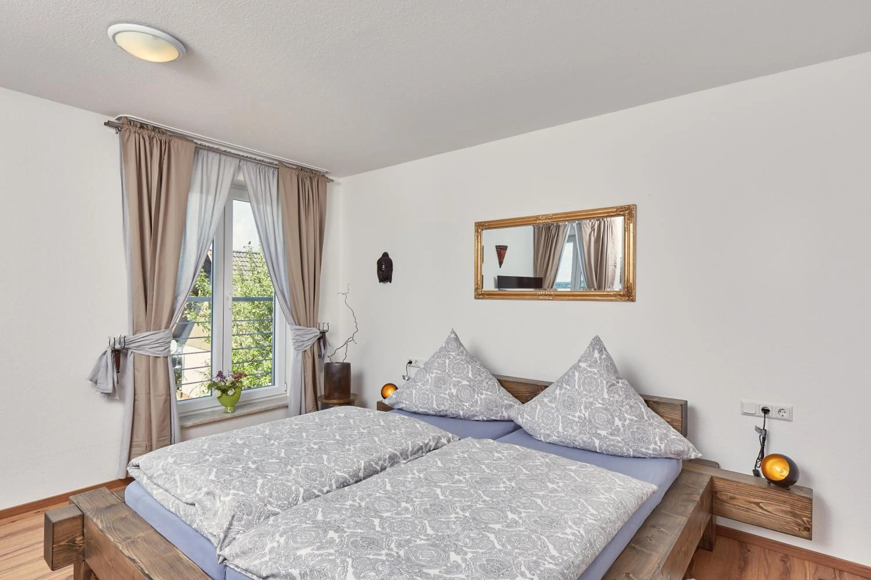 Photo of the whole room, Bed in Hotel-Krone-Lounge