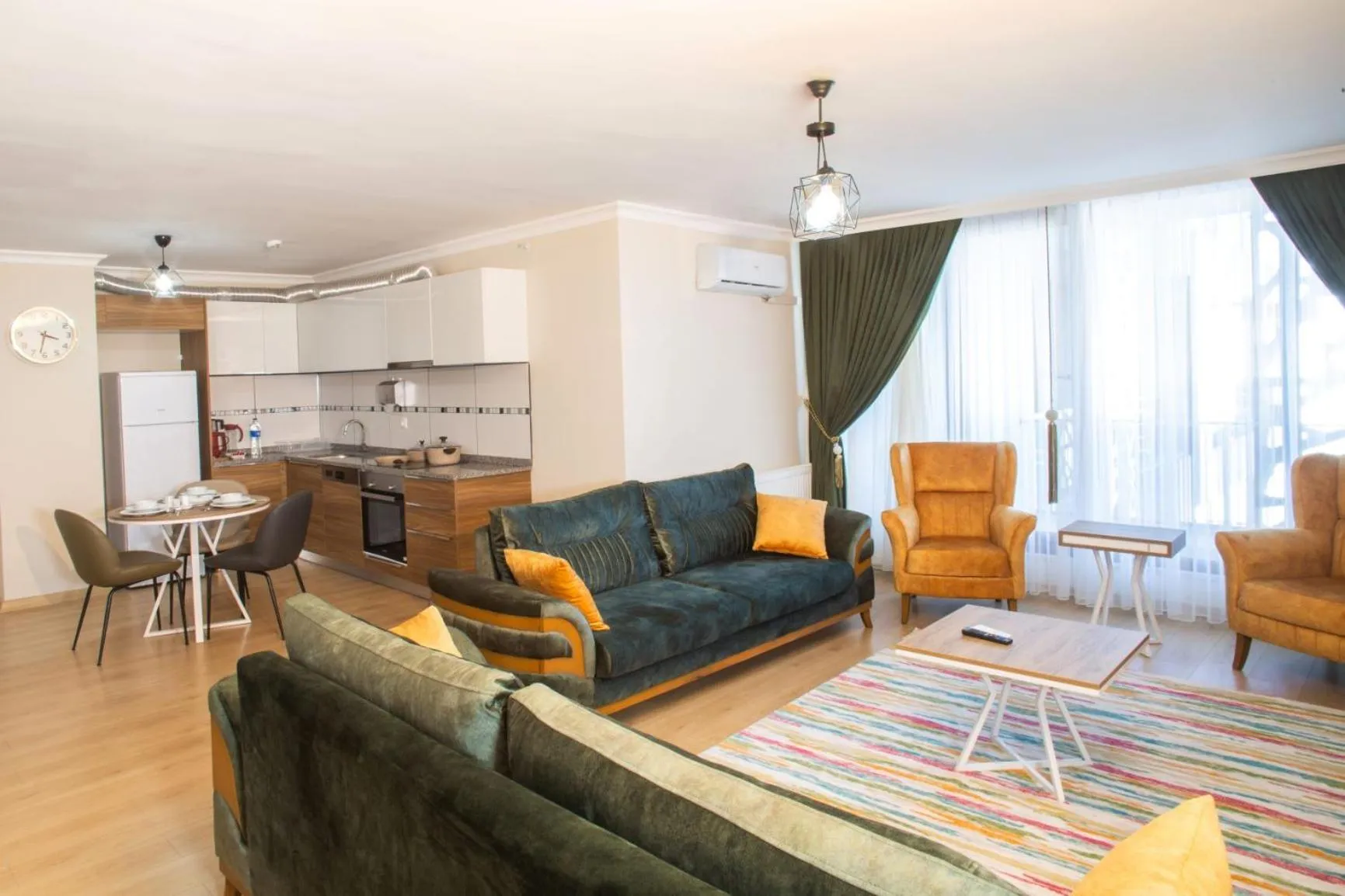 Kitchen or kitchenette in Emin Residence