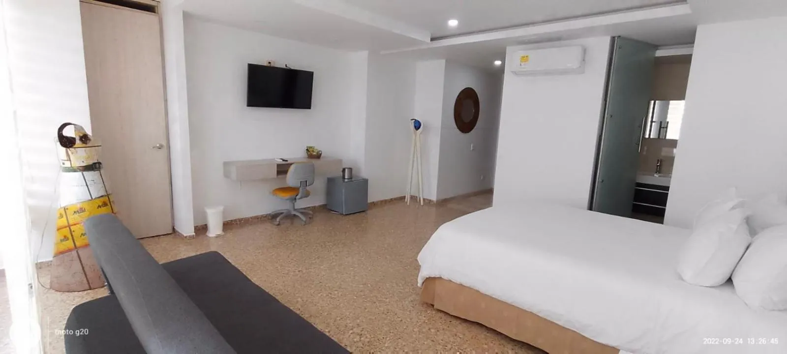 Photo of the whole room, Bed in PlazaMar Pacifico Hotel