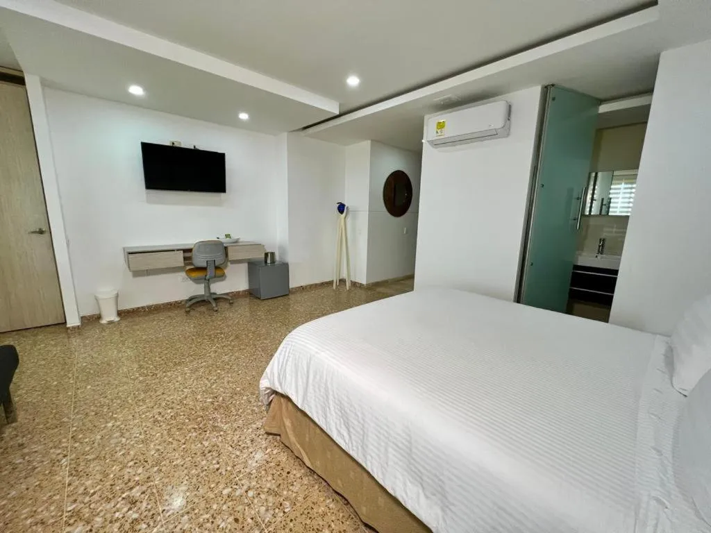 Photo of the whole room, Bed in PlazaMar Pacifico Hotel