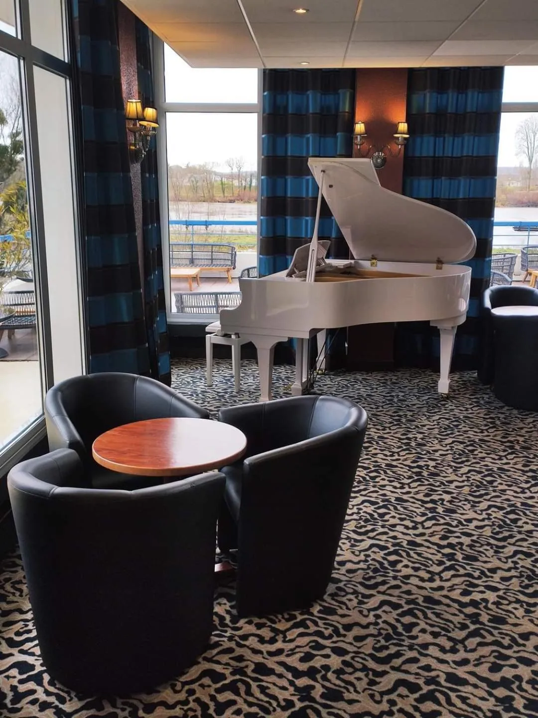 Lounge or bar in Mercure Nevers Pont De Loire
