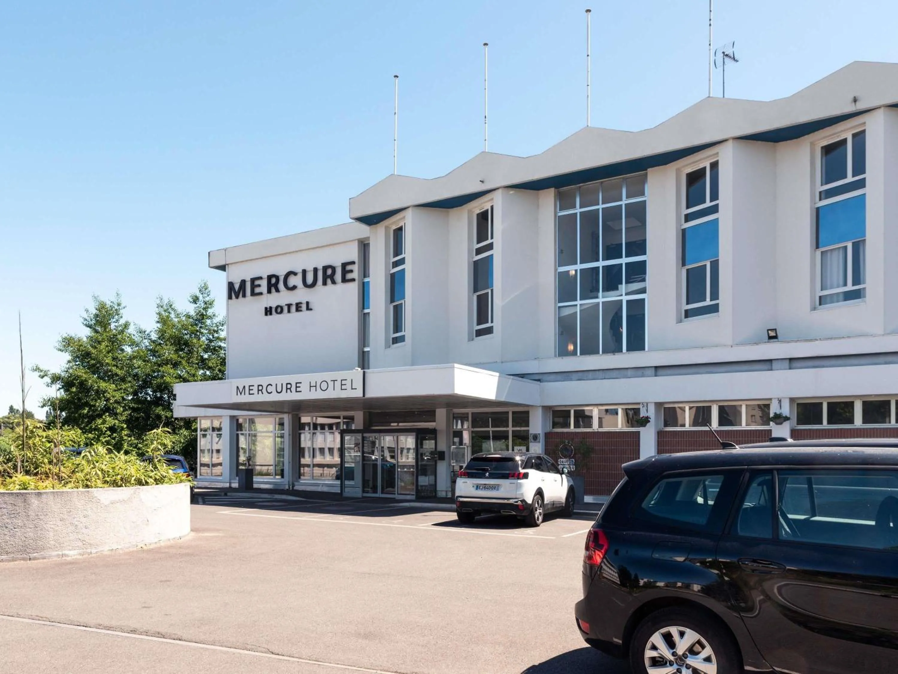 Property building in Mercure Nevers Pont De Loire