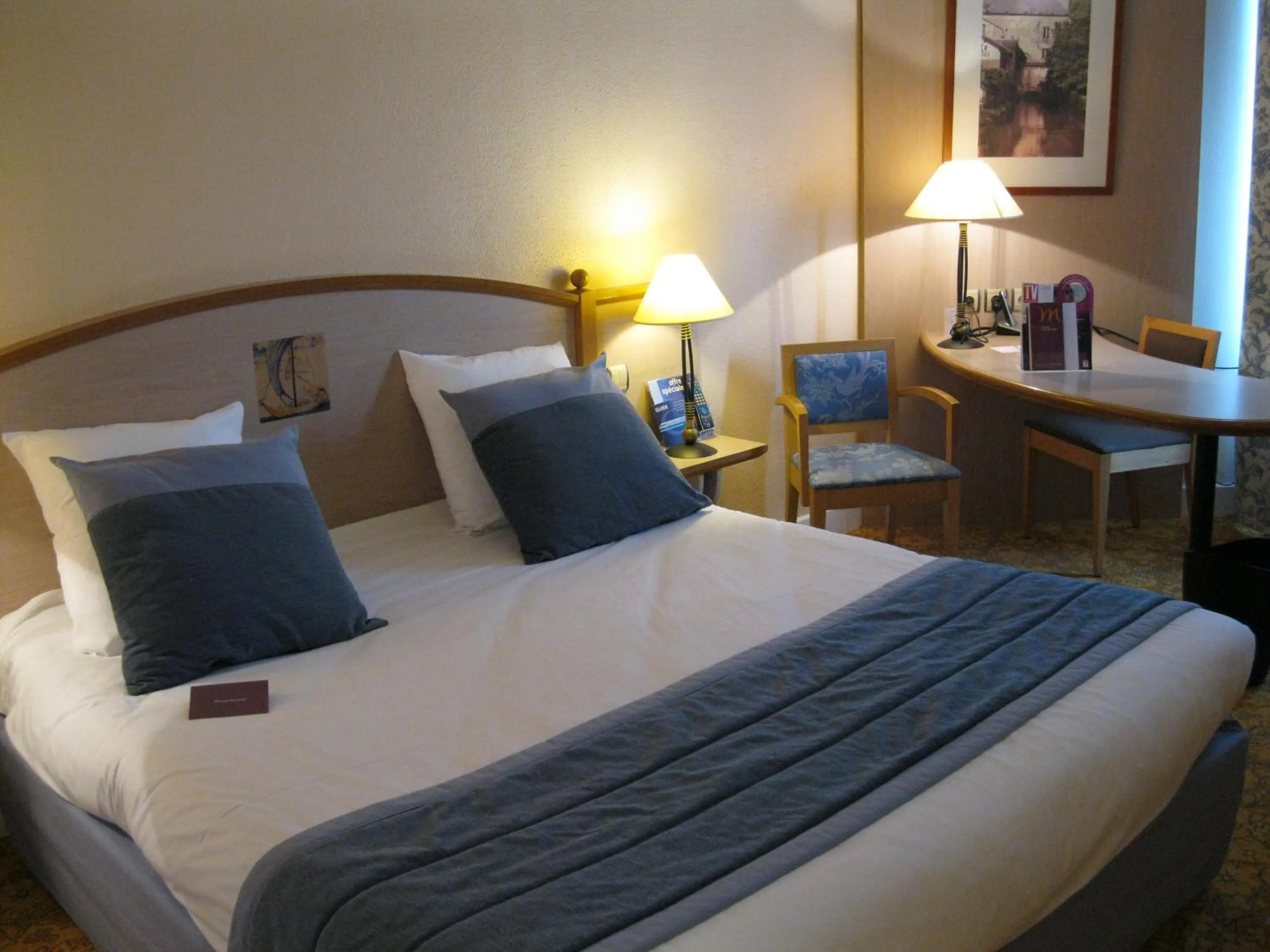 Bed in Mercure Nevers Pont De Loire