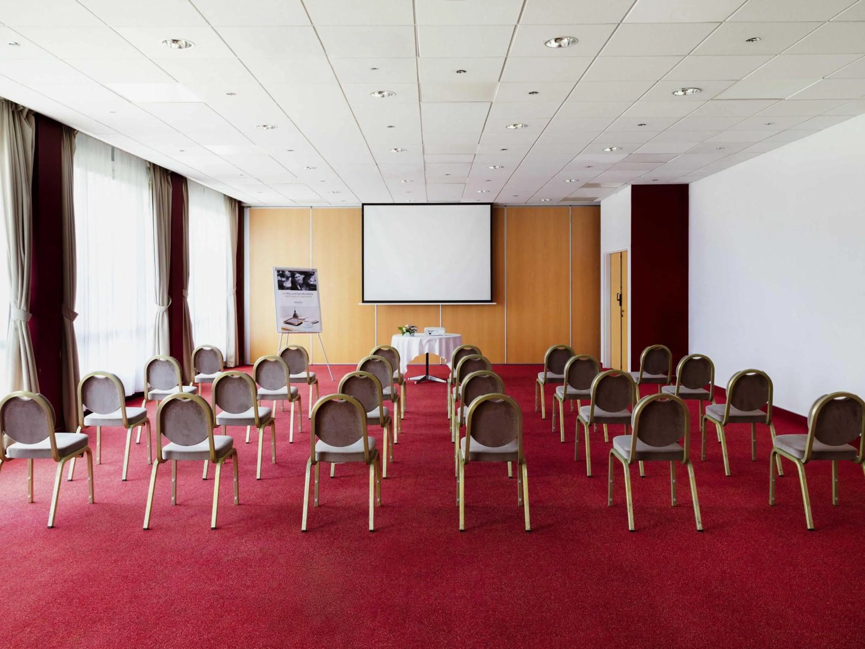 Meeting/conference room in Mercure Nevers Pont De Loire