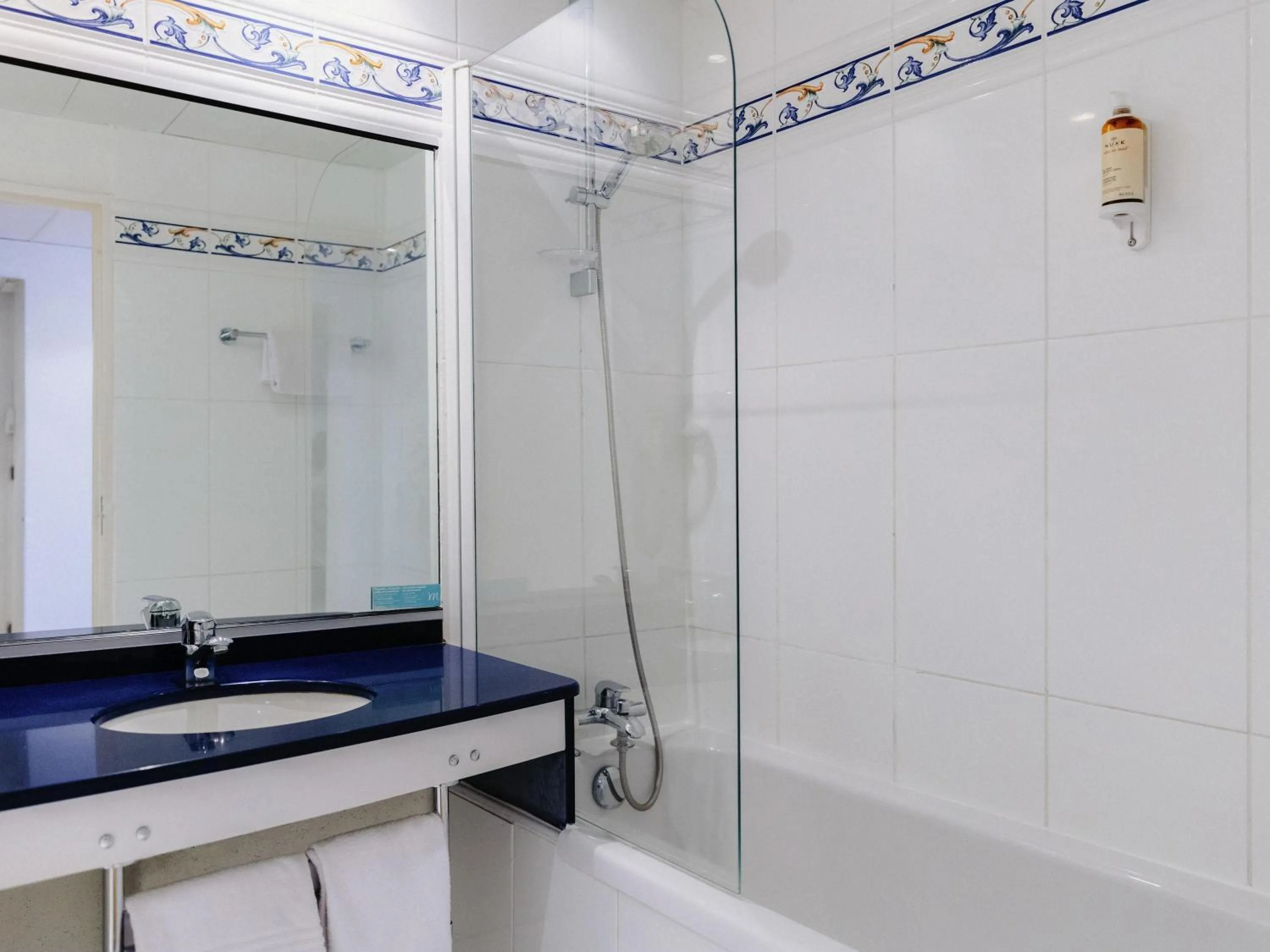 Bedroom in Mercure Nevers Pont De Loire