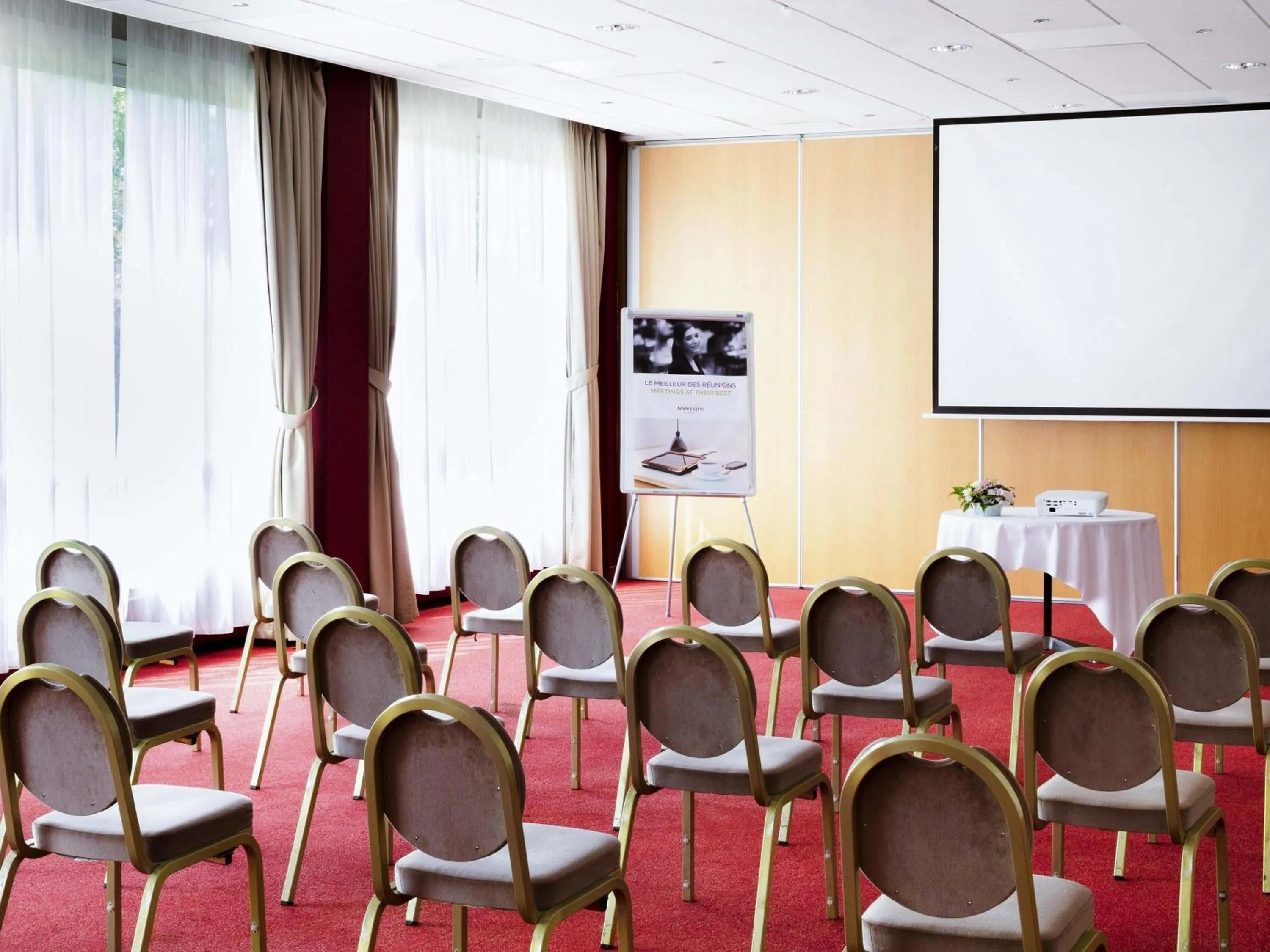 Meeting/conference room in Mercure Nevers Pont De Loire