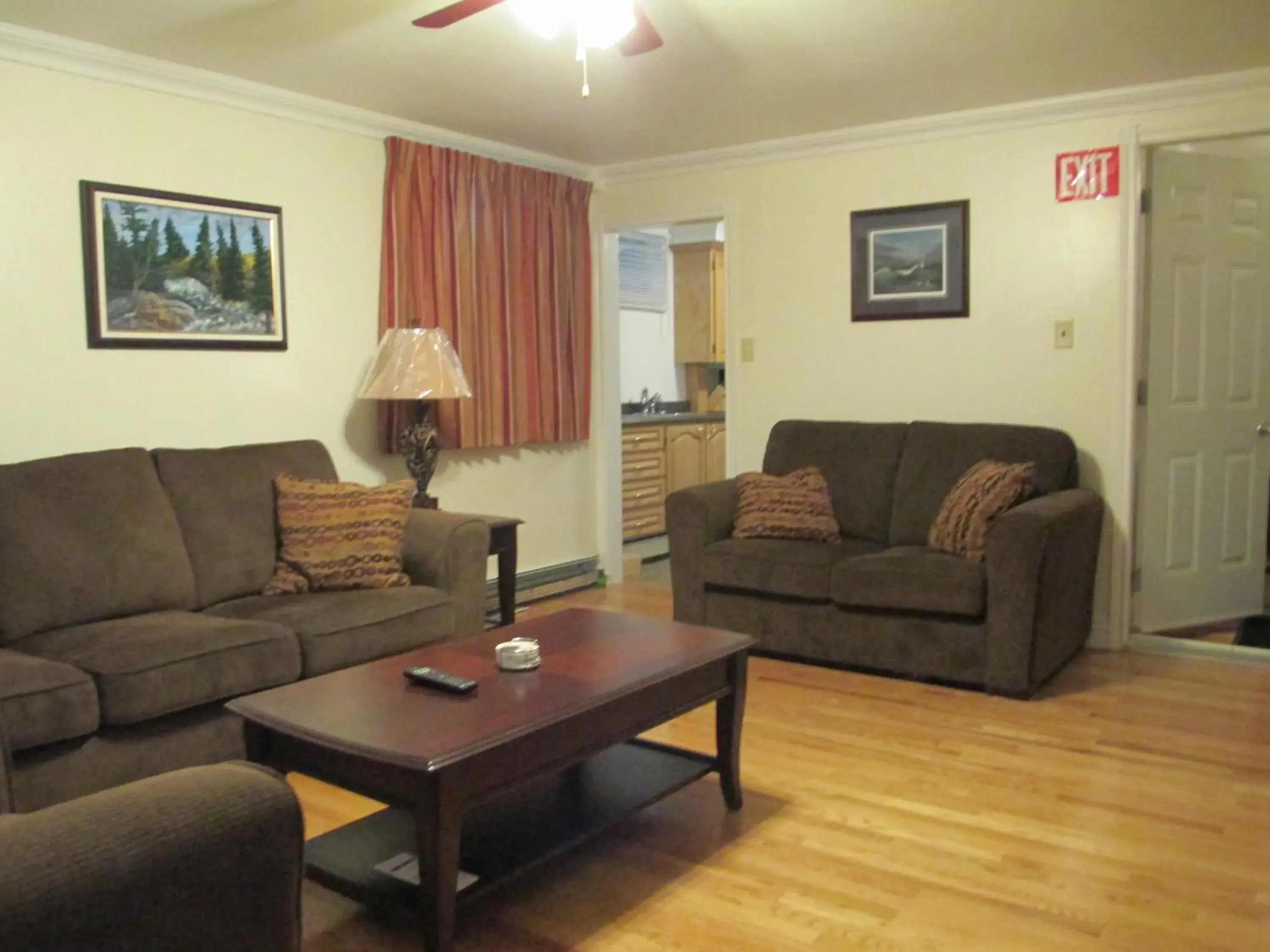 Three-Bedroom Apartment in Comerford's Ocean View Suites Three-Bedroom Apartment in Comerford's Ocean View Suites