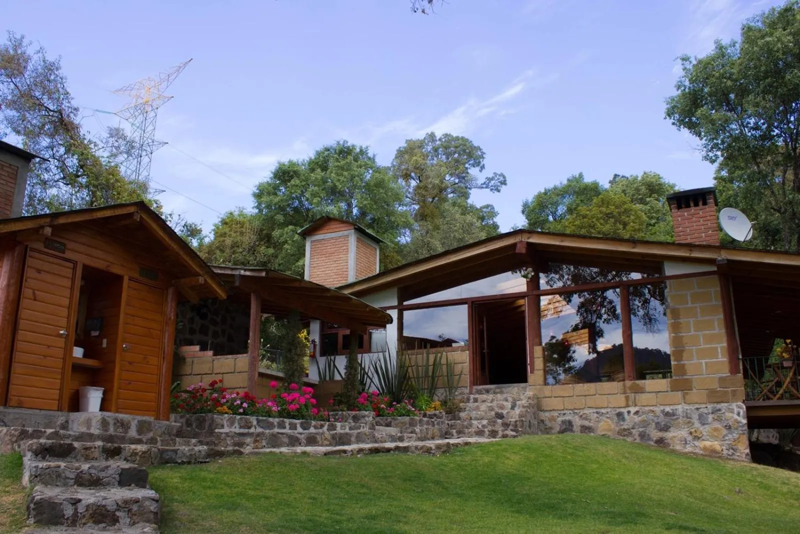 Restaurant/places to eat in Cabañas El Estribo Hotel