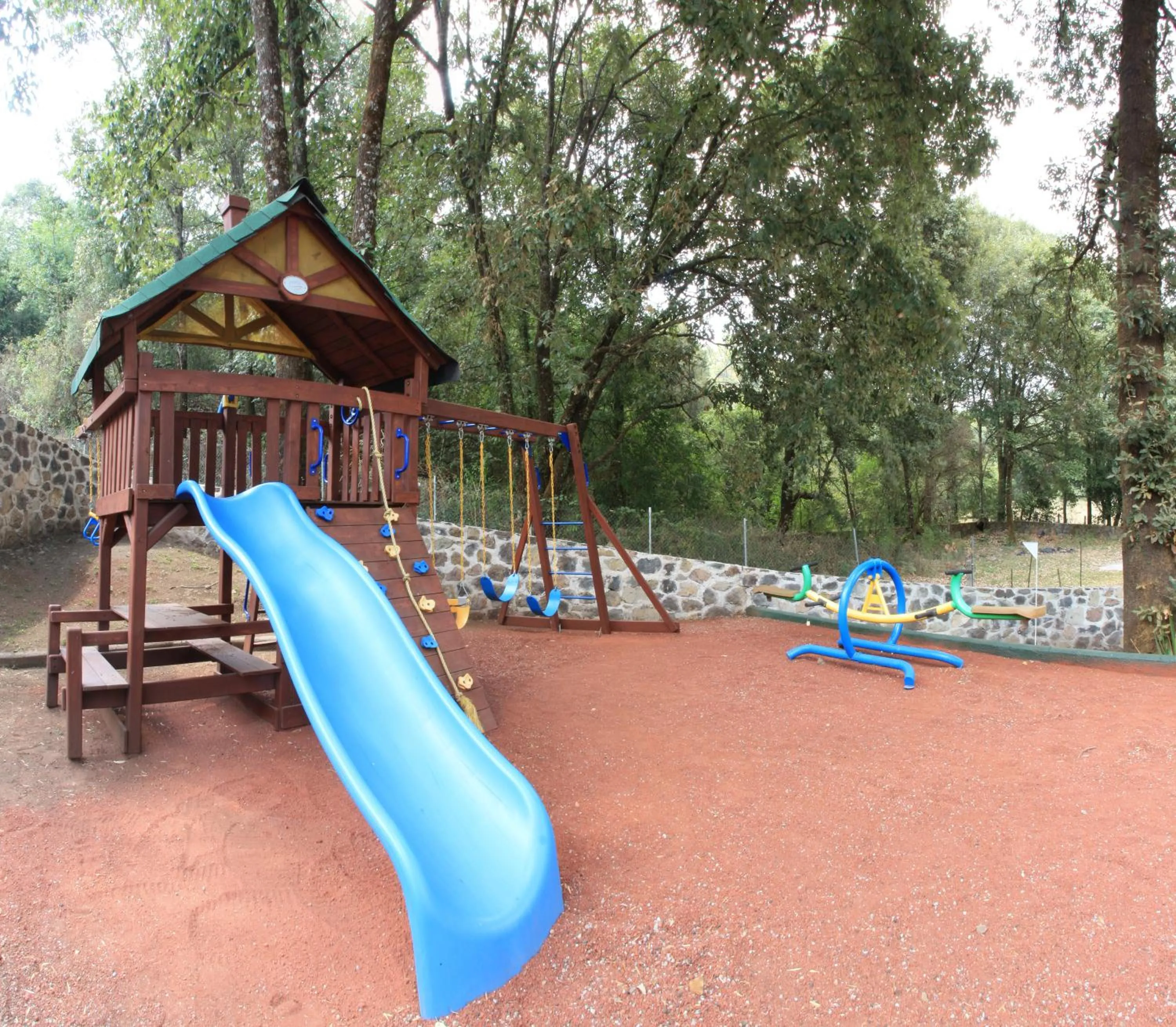 Children play ground in Cabañas El Estribo Hotel