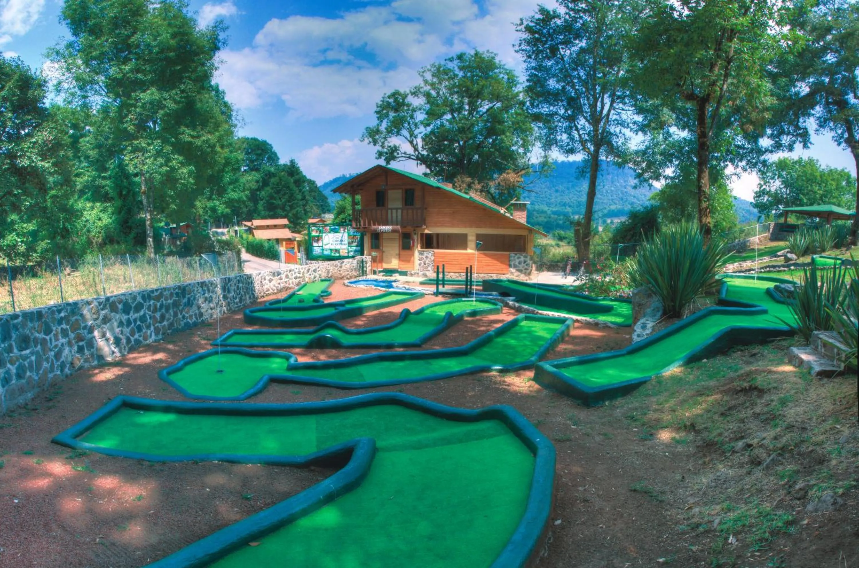 Minigolf in Cabañas El Estribo Hotel