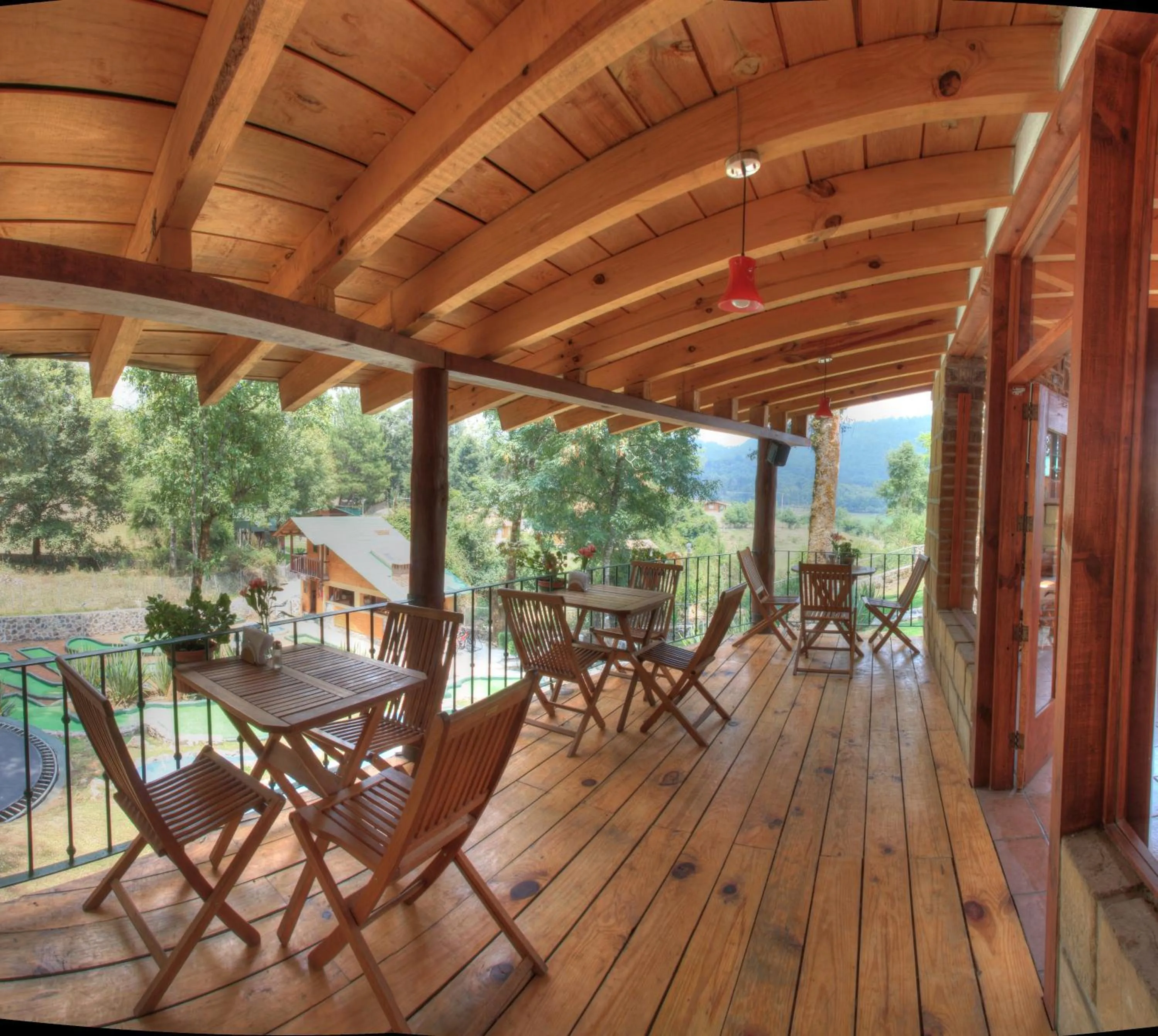 Restaurant/places to eat in Cabañas El Estribo Hotel