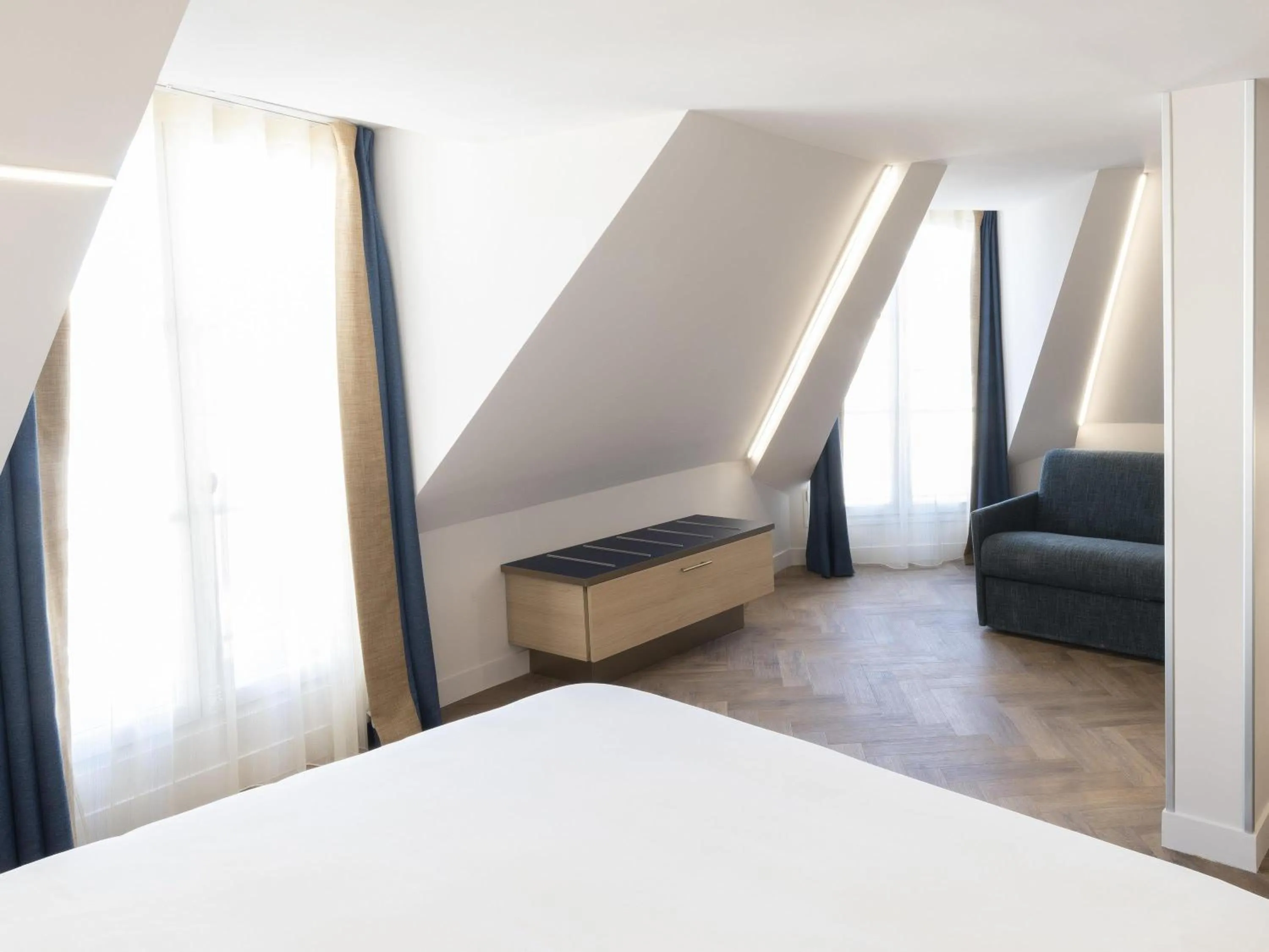 Bedroom, Bed in Mercure Paris Opera Lafayette