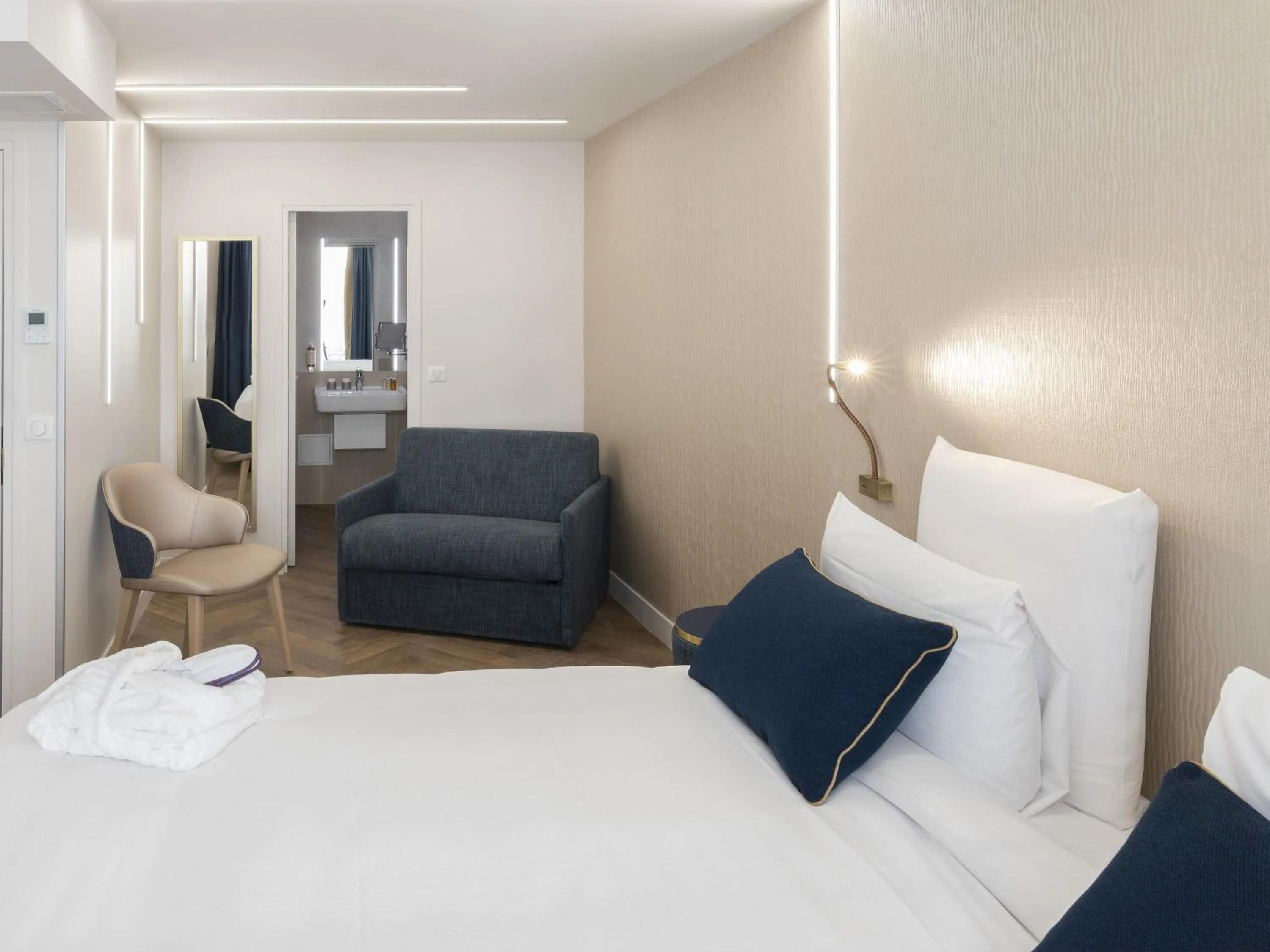 Bedroom, Bed in Mercure Paris Opera Lafayette