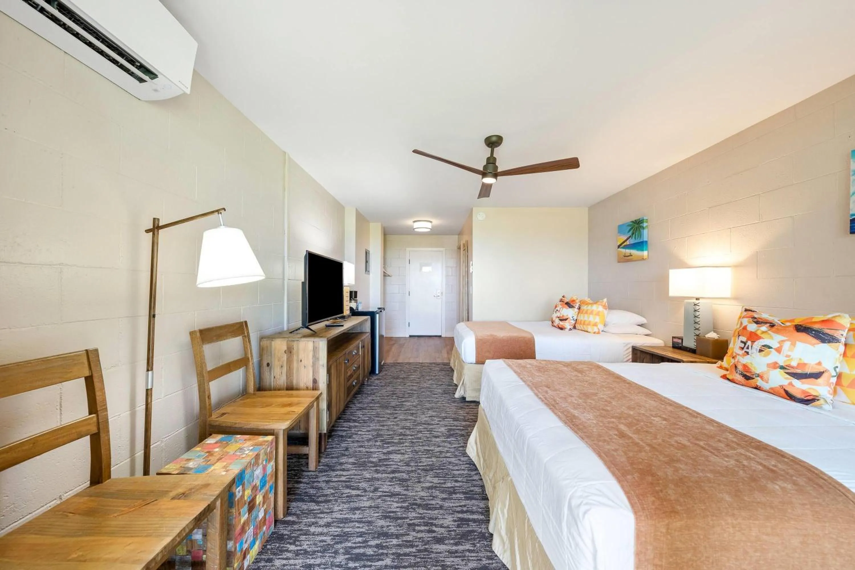 Photo of the whole room, Bed in THE ISO HOTEL, Trademark Collection by Wyndham