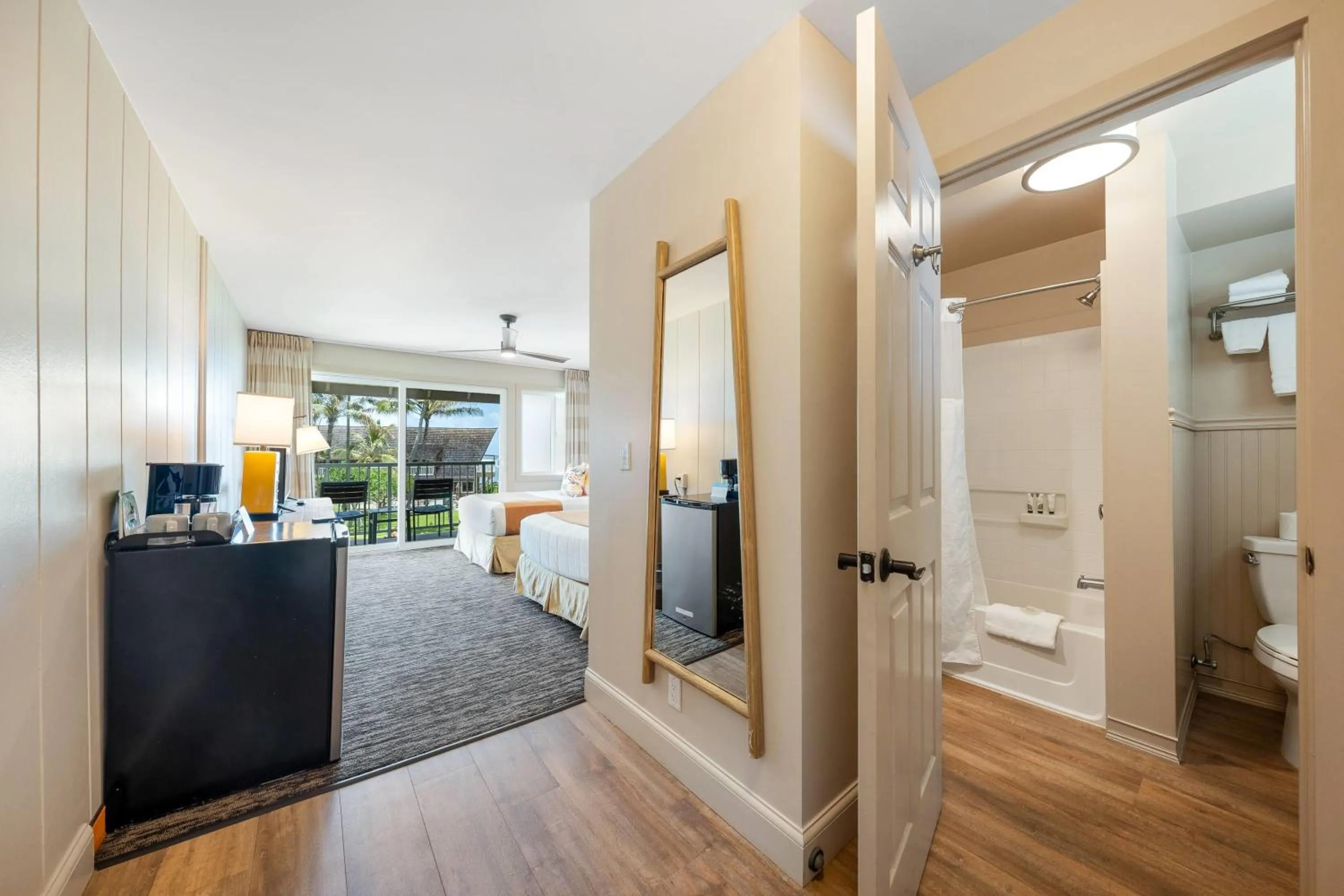 Photo of the whole room in THE ISO HOTEL, Trademark Collection by Wyndham