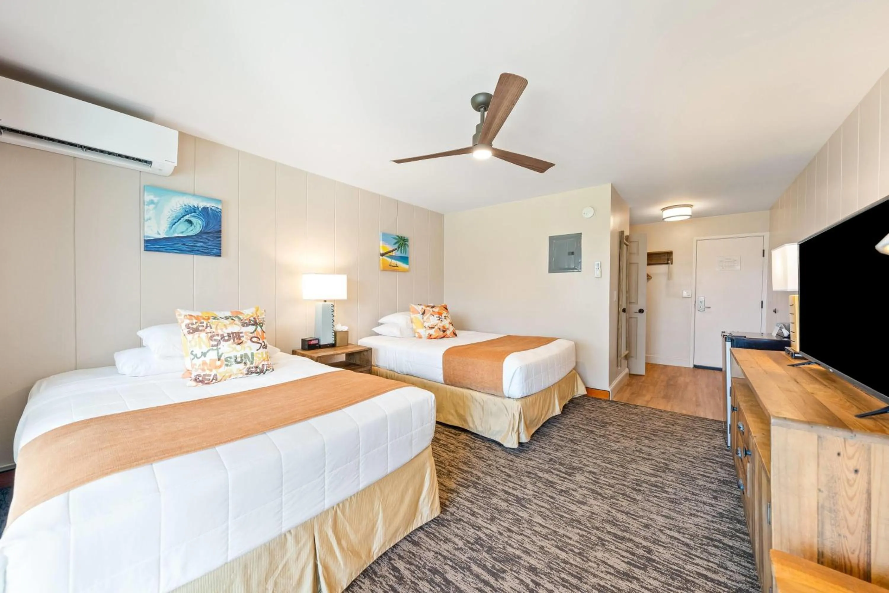 Photo of the whole room, Bed in THE ISO HOTEL, Trademark Collection by Wyndham