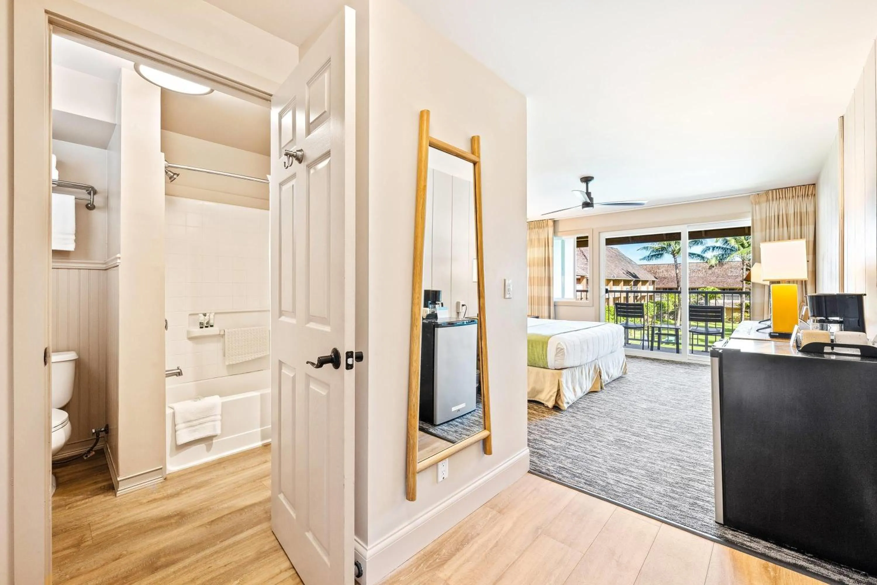 Photo of the whole room in THE ISO HOTEL, Trademark Collection by Wyndham