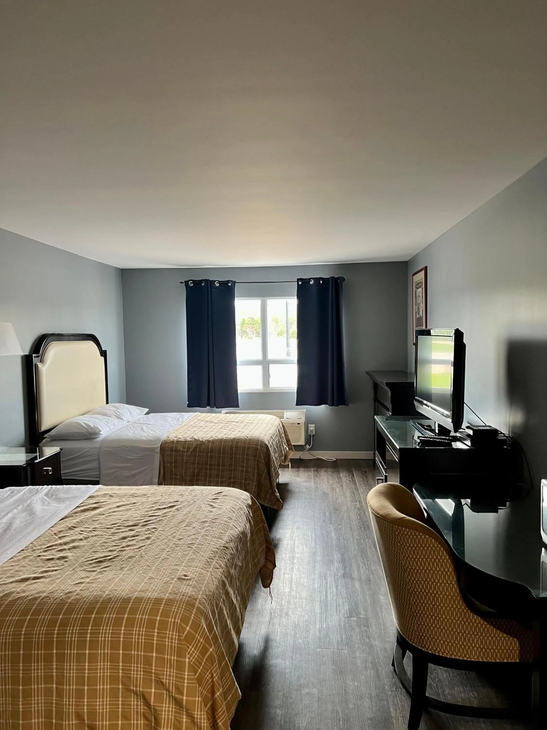 Photo of the whole room, Bed in HWY 17 Hotel