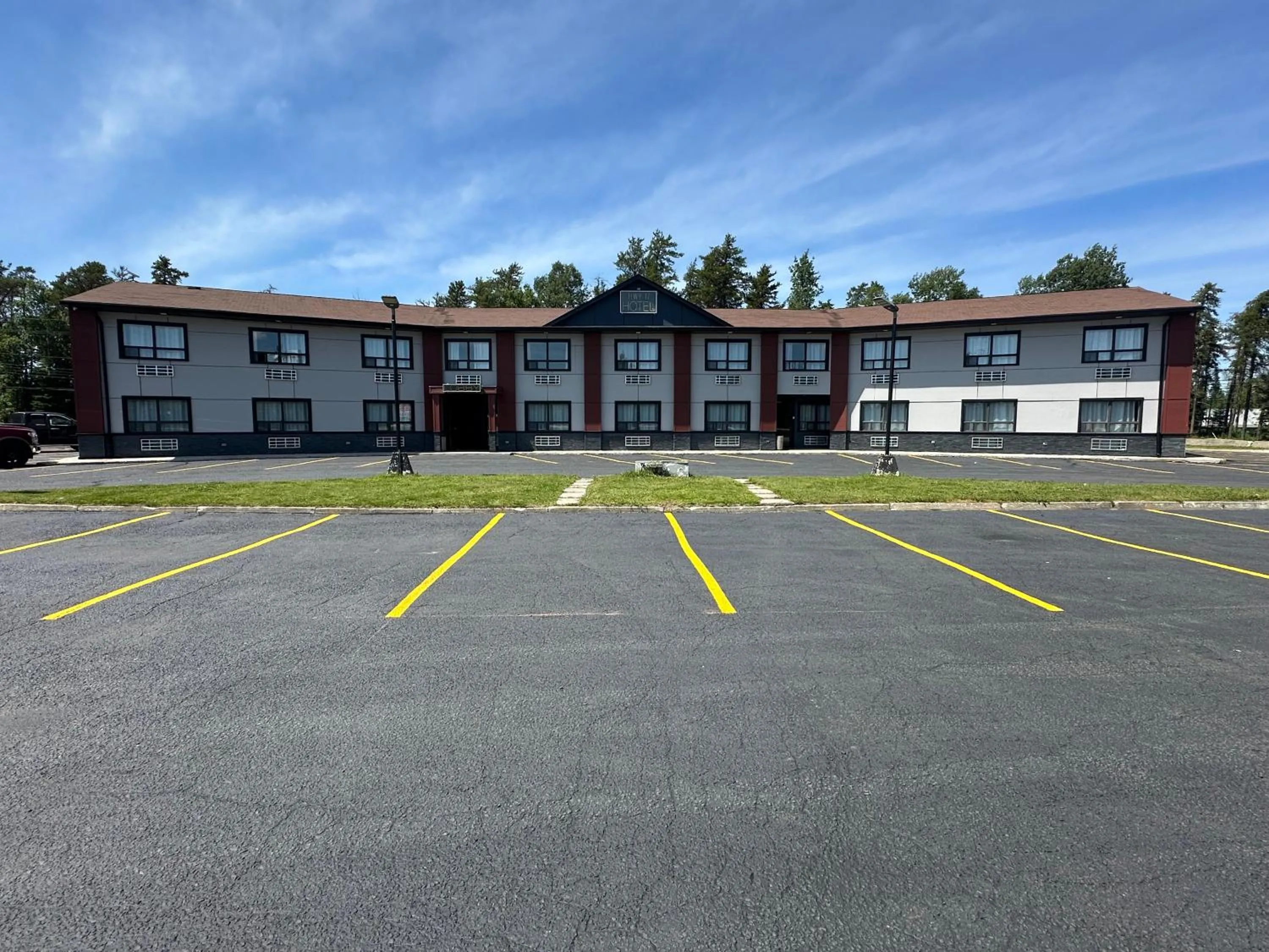 Property building in HWY 17 Hotel